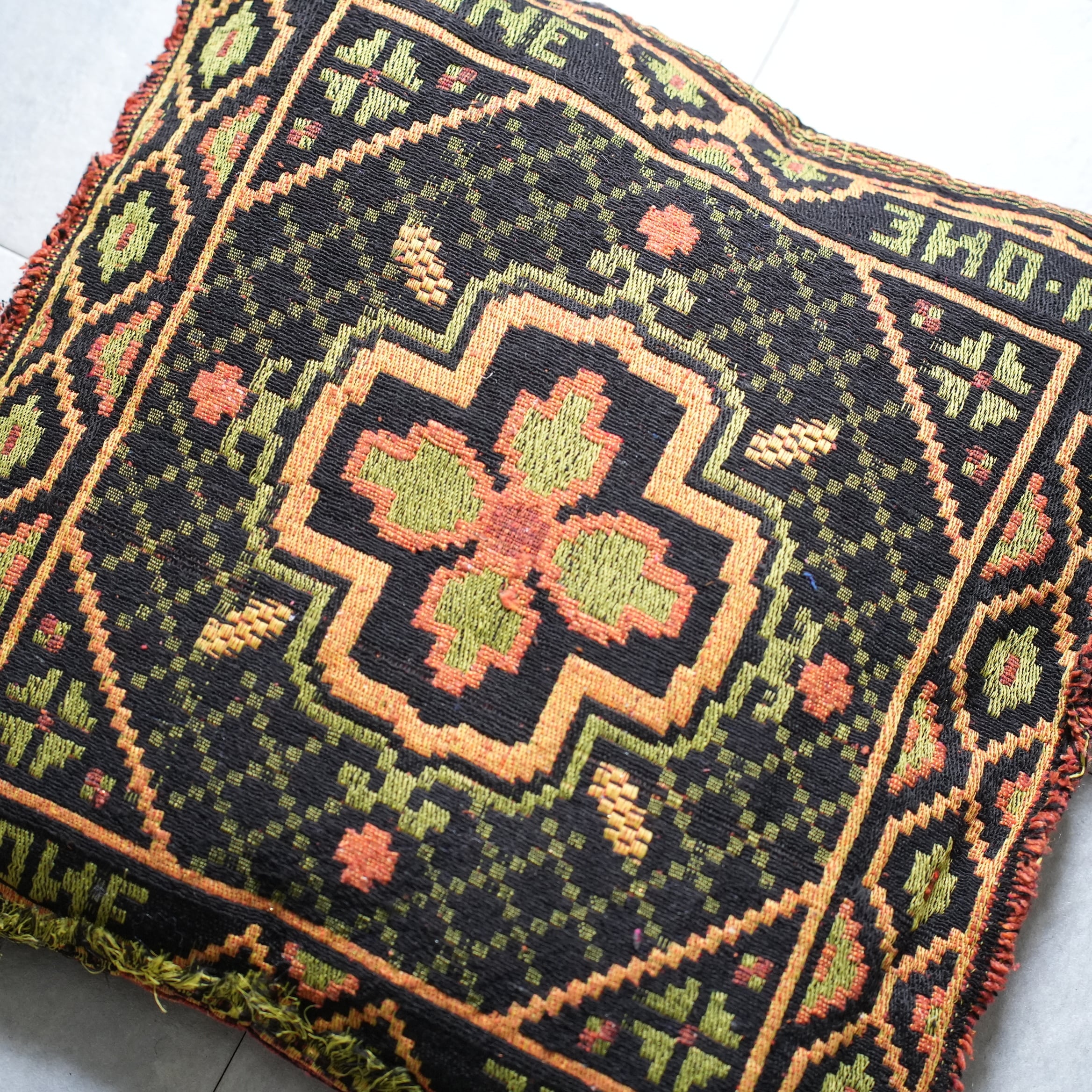 HYBRID INDIAN CUSHION Black