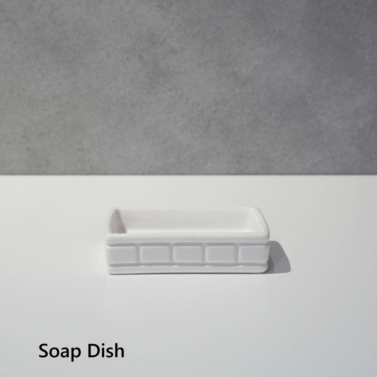 TILE PATTERNED BATH ENSEMBLE