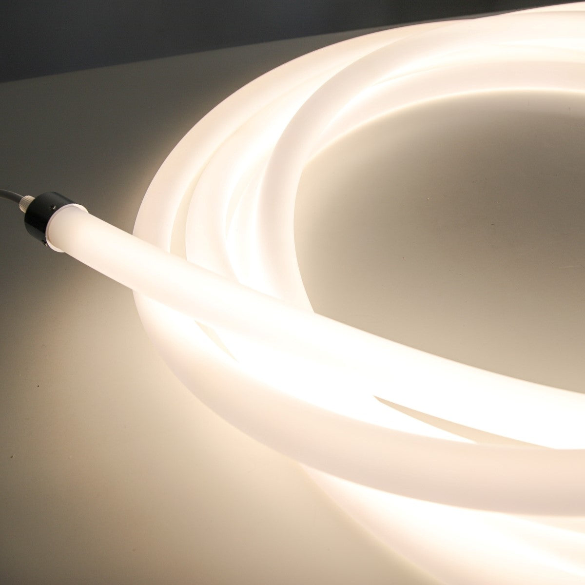 LEUCIS LED 360° チューブライト 7m