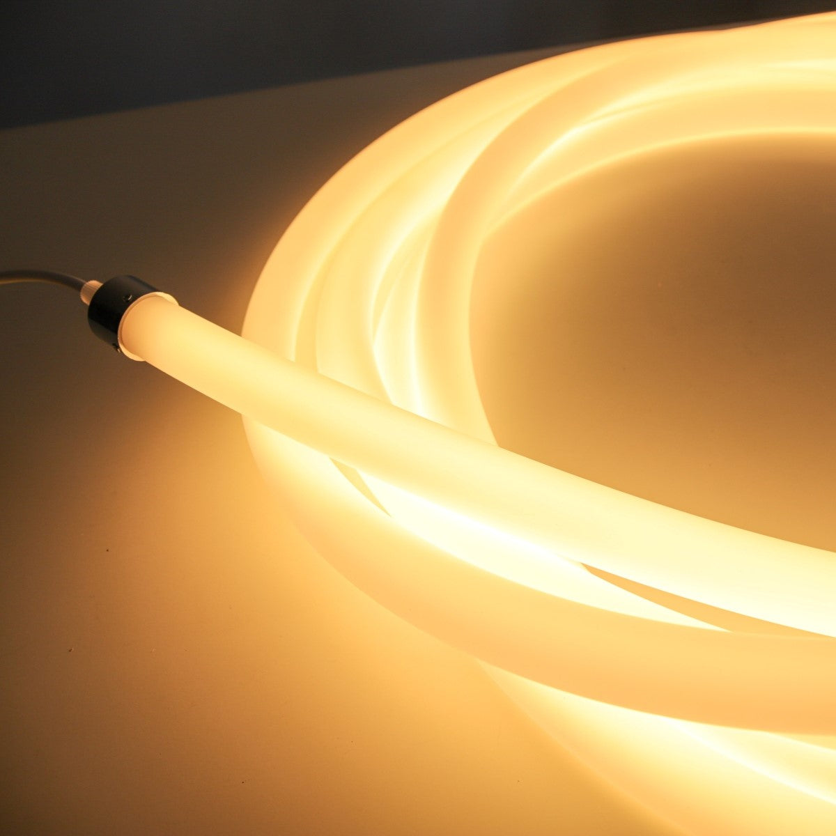 LEUCIS LED 360° チューブライト 7m