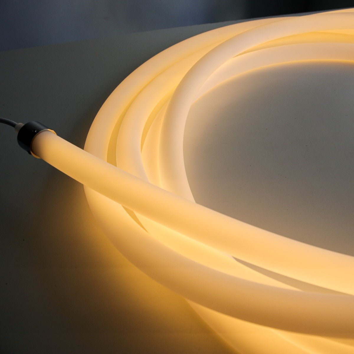 LEUCIS LED 360° チューブライト 7m