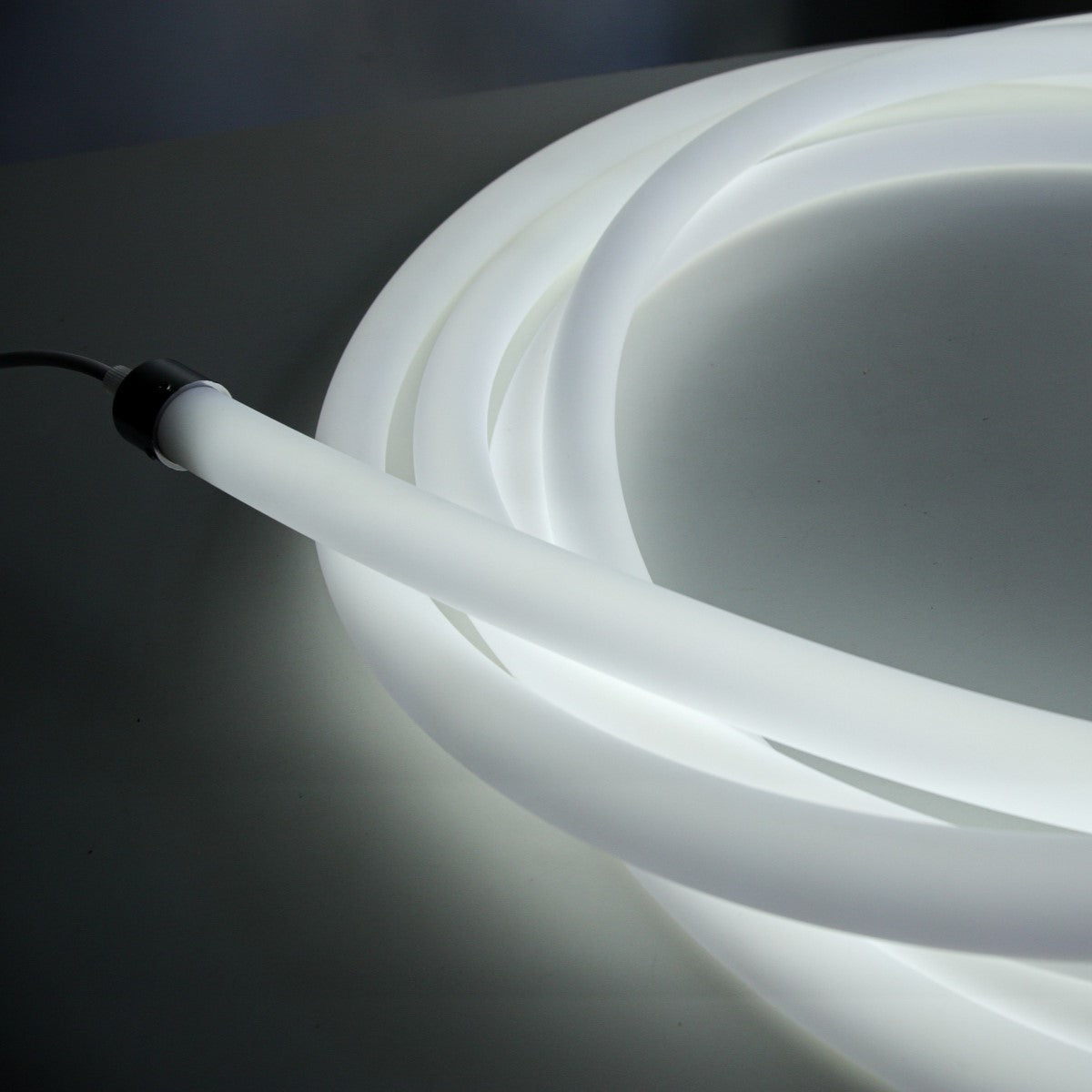 LEUCIS LED 360° チューブライト 7m