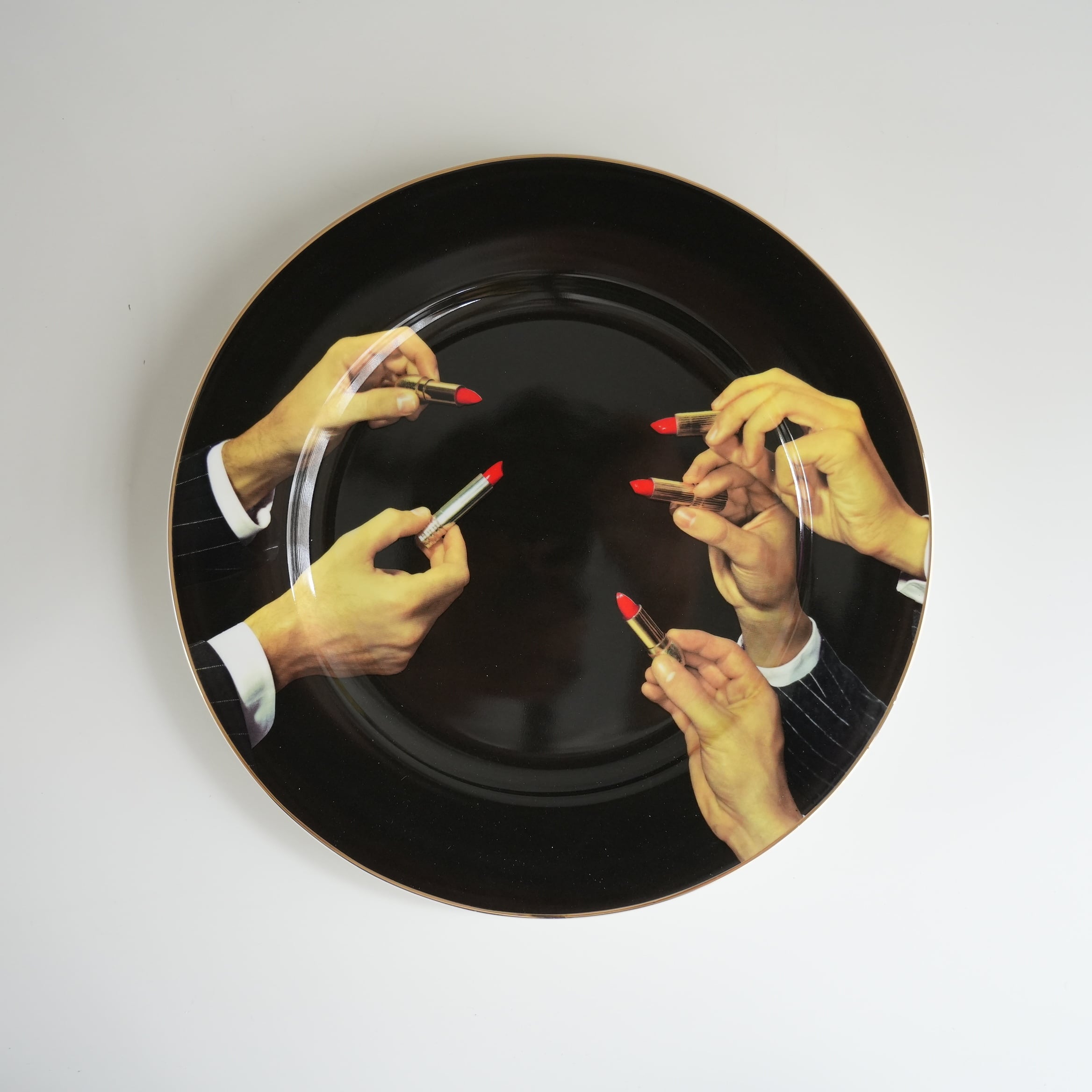 PORCELAIN PLATE LIPSTICKS SELETTI/ TOILETPAPER