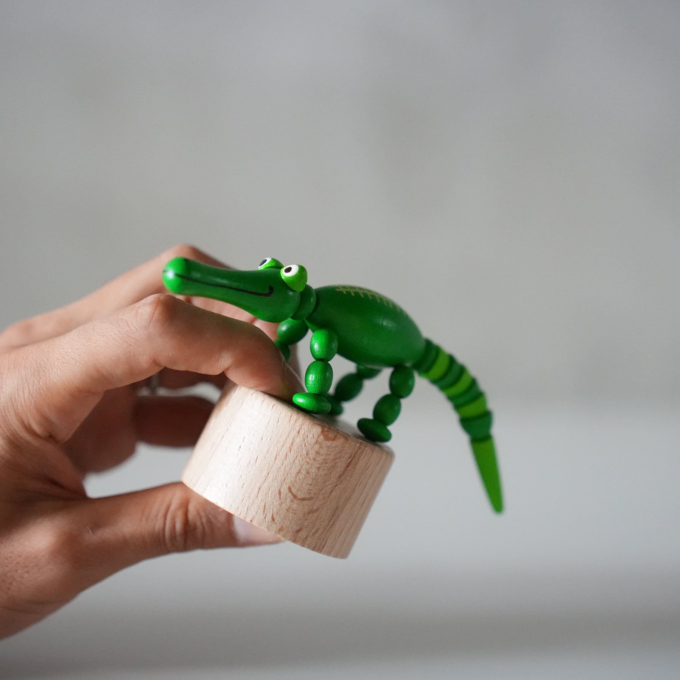 DETOA Wooden Push Up Toy Alligator