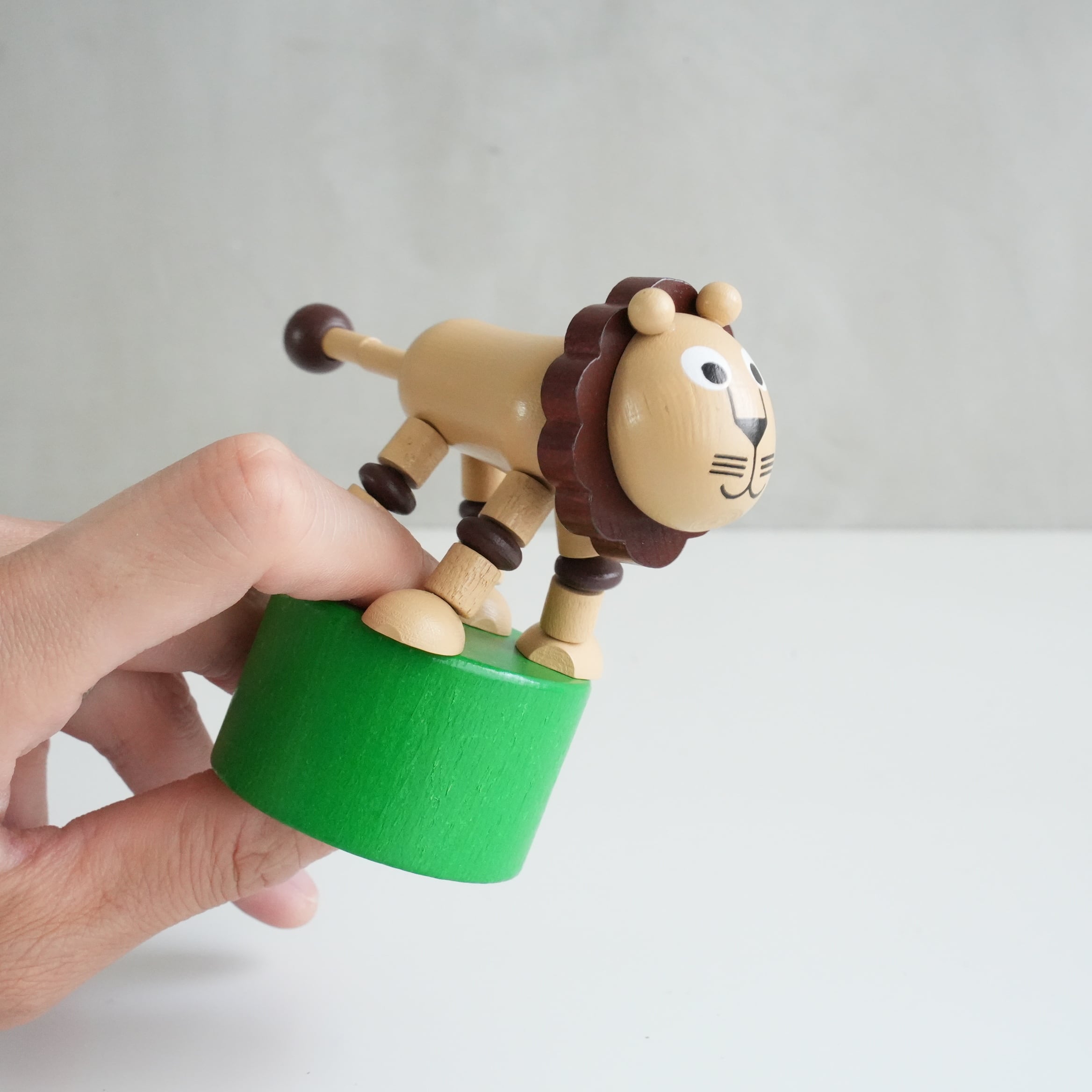 DETOA Wooden Push Up Toy Lion