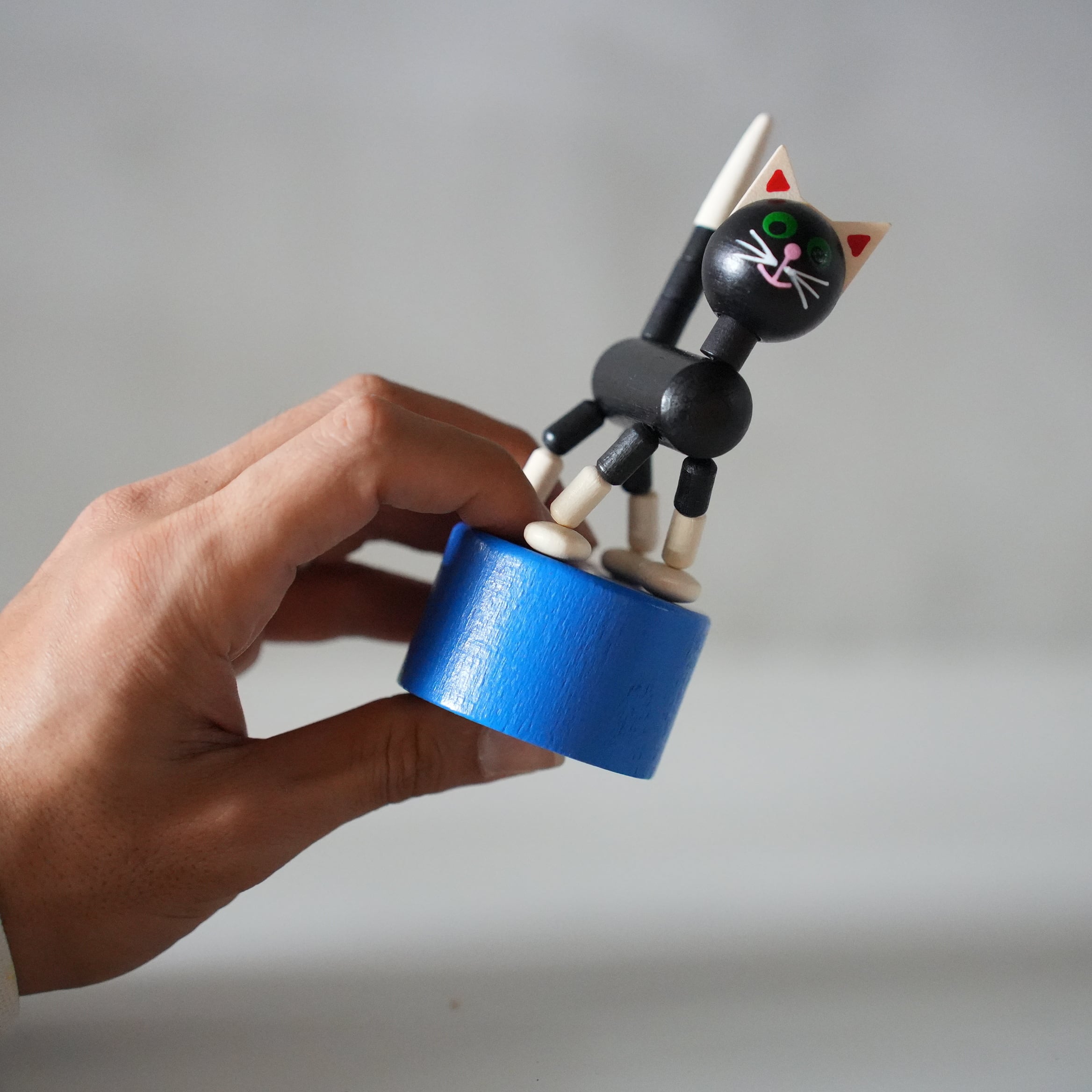 DETOA Wooden Push Up Toy Black Cat