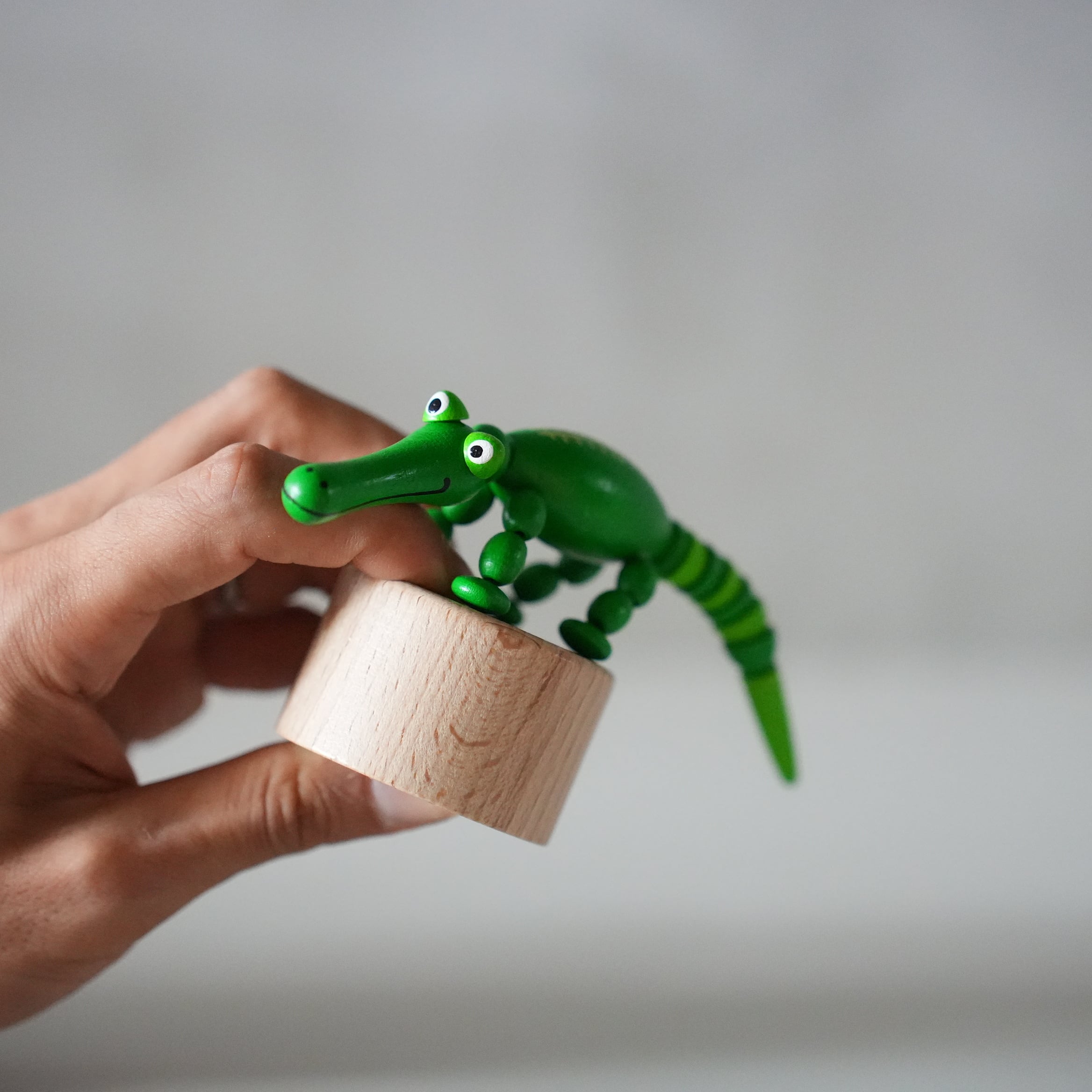 DETOA Wooden Push Up Toy Alligator