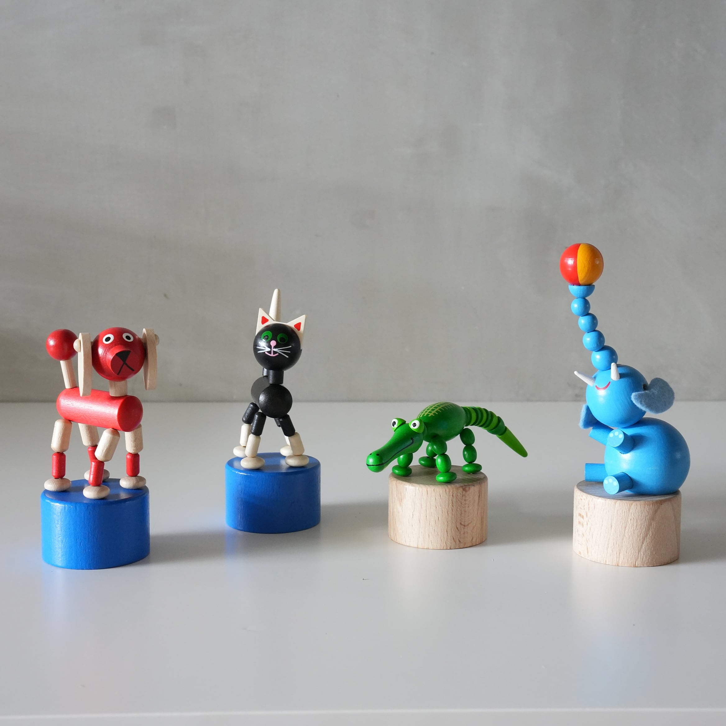 DETOA Wooden Push Up Toy Black Cat