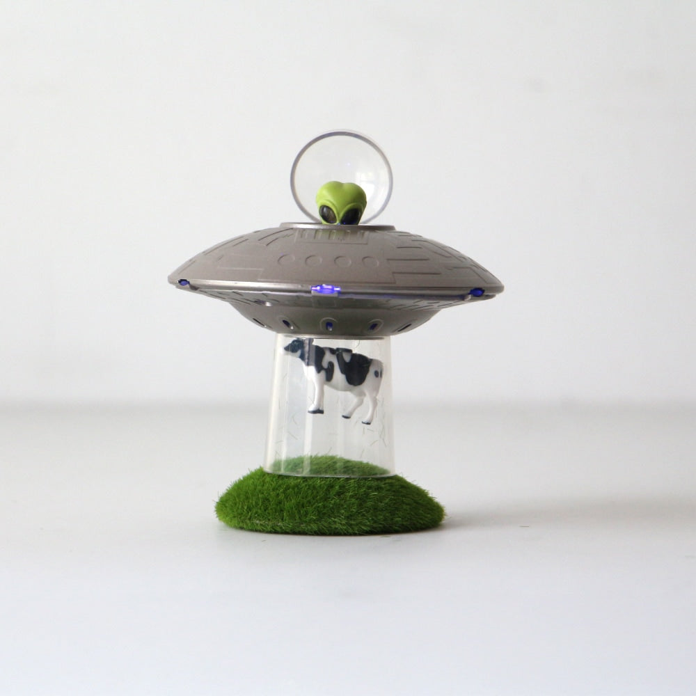 Toy & Book "UFO Cow Invasion"