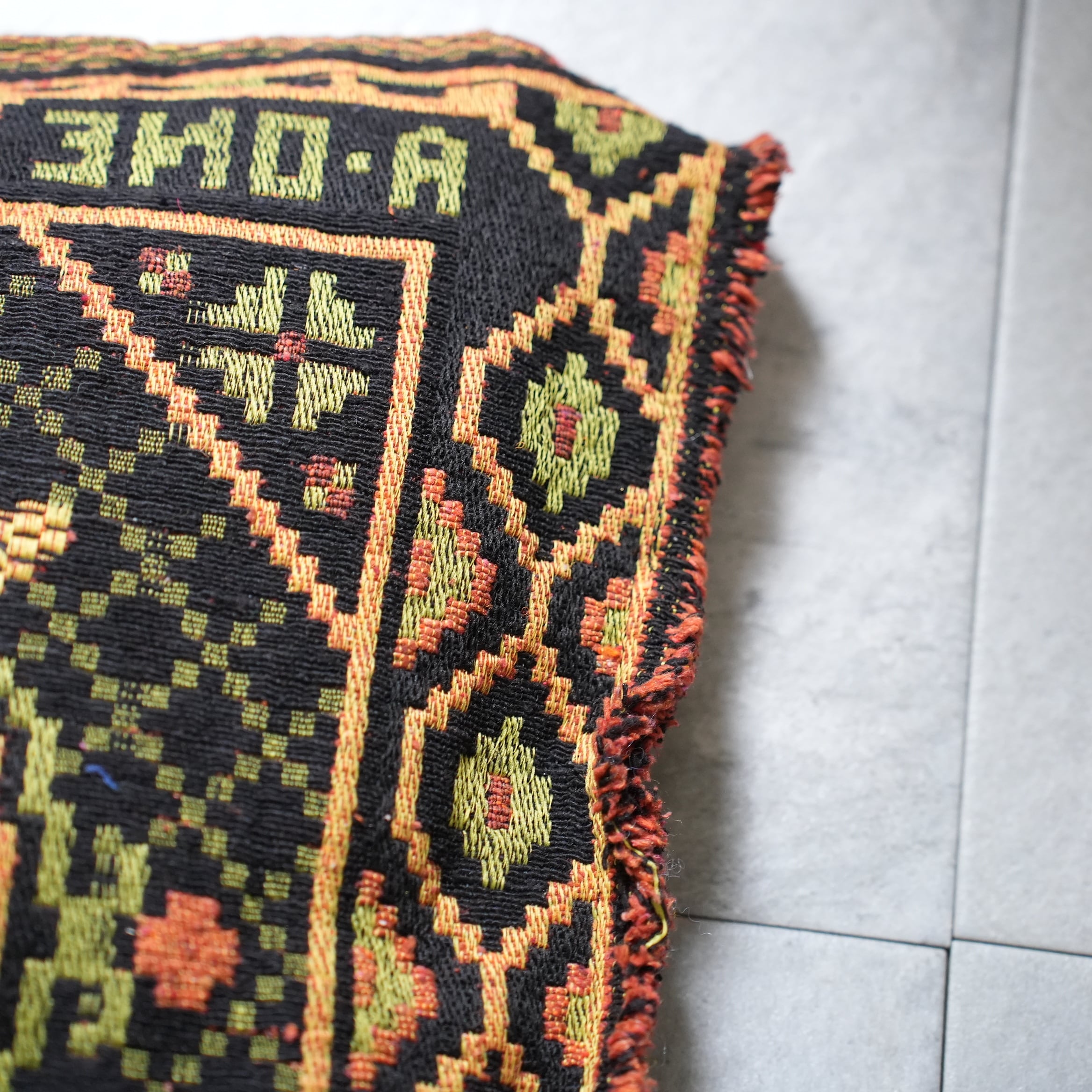 HYBRID INDIAN CUSHION Black