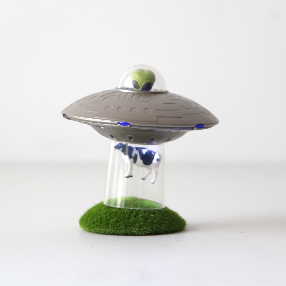 Toy & Book "UFO Cow Invasion"
