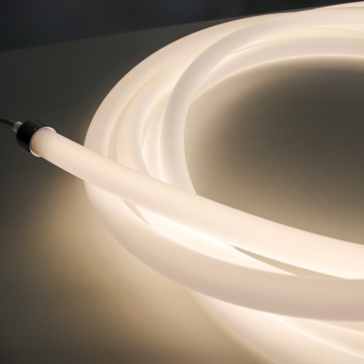 LEUCIS LED 360° チューブライト 7m