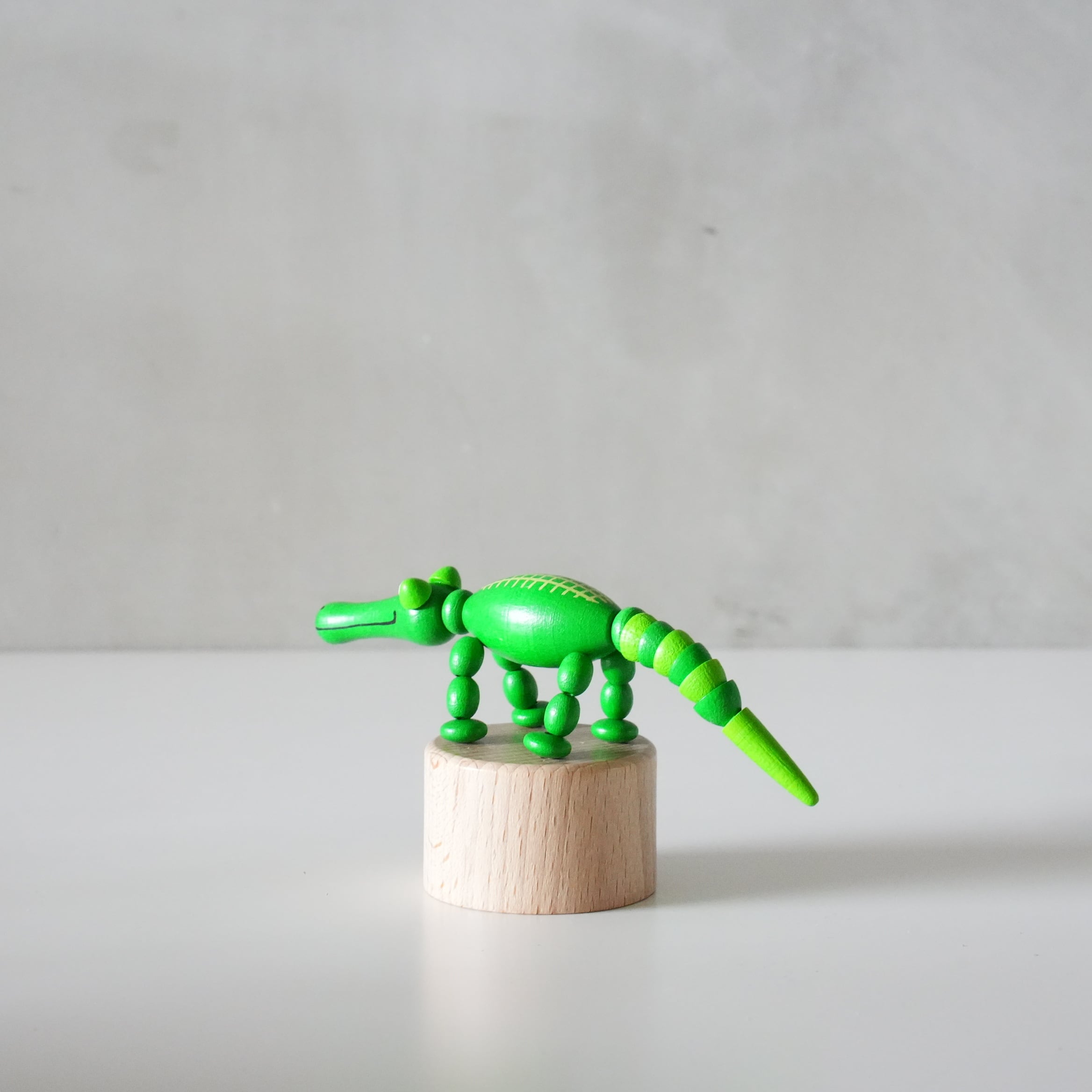 DETOA Wooden Push Up Toy Alligator