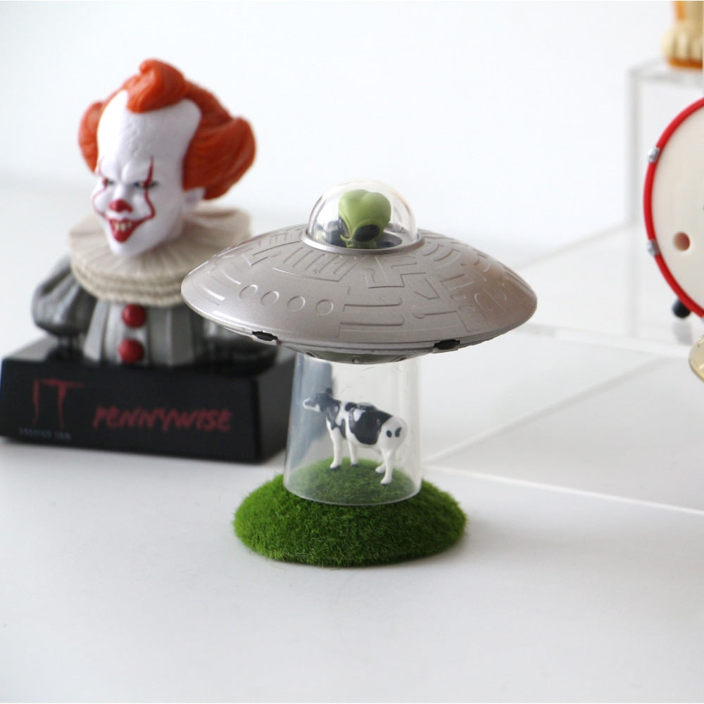 Toy & Book "UFO Cow Invasion"