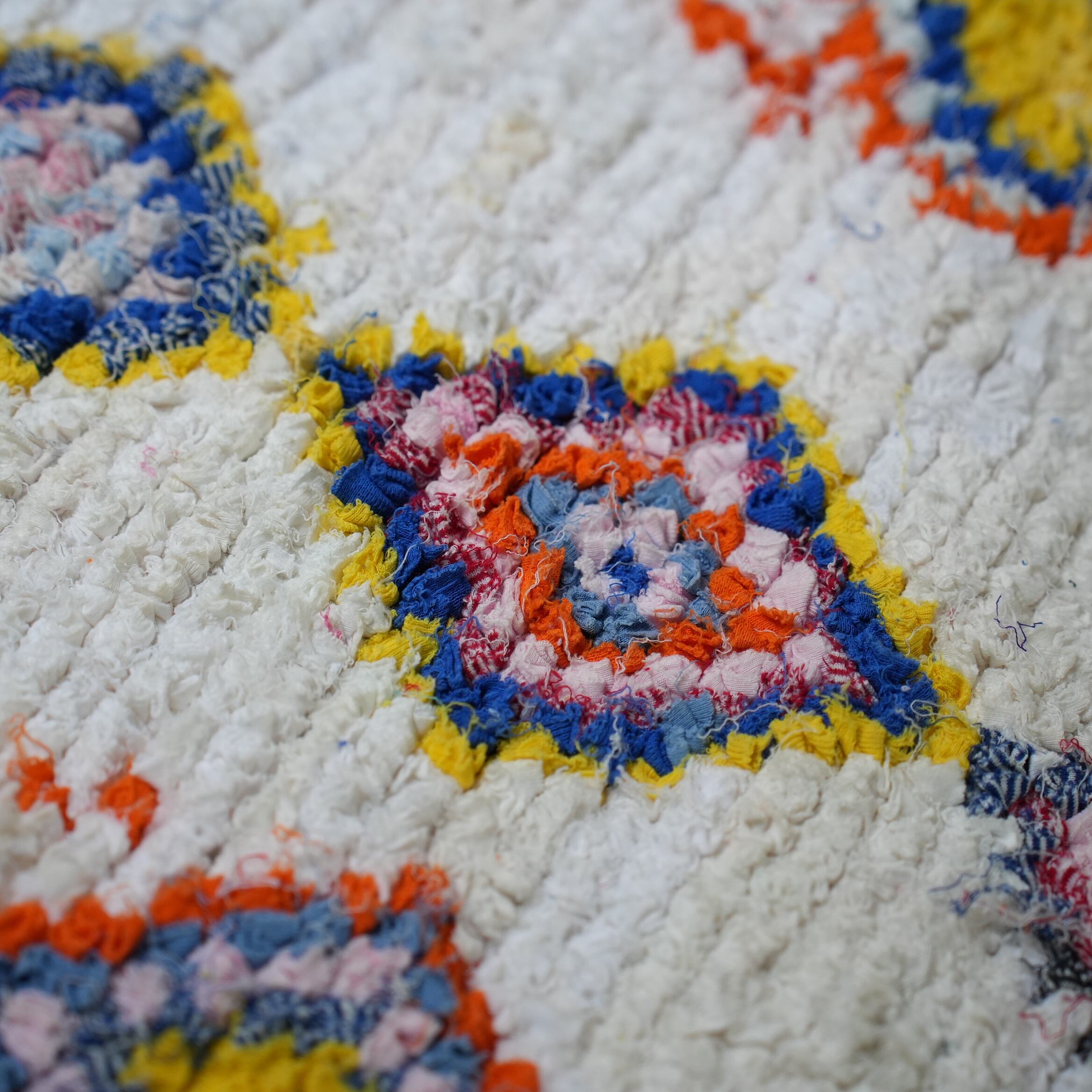 RUG the LIFE / Bouche rouite D140