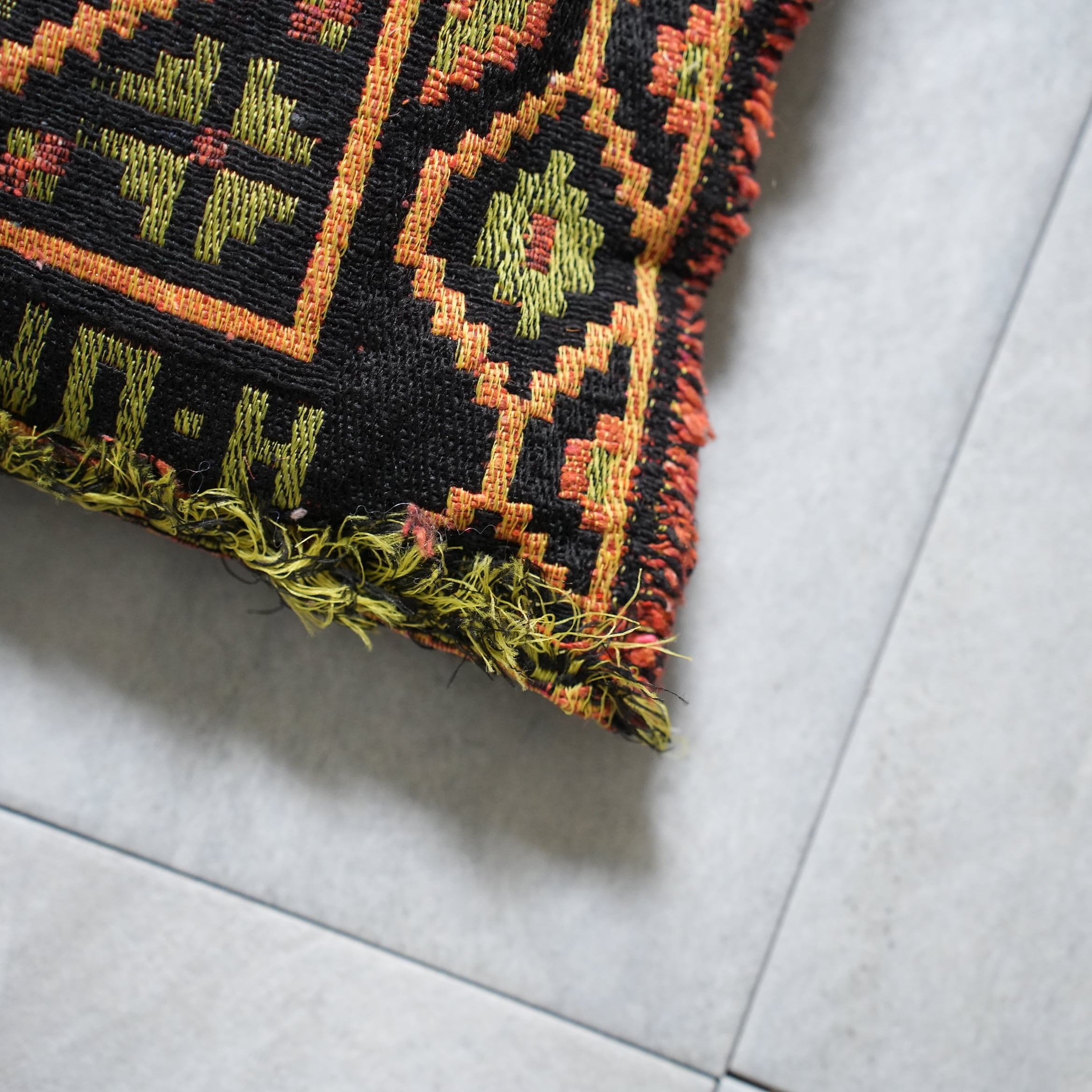 HYBRID INDIAN CUSHION Black