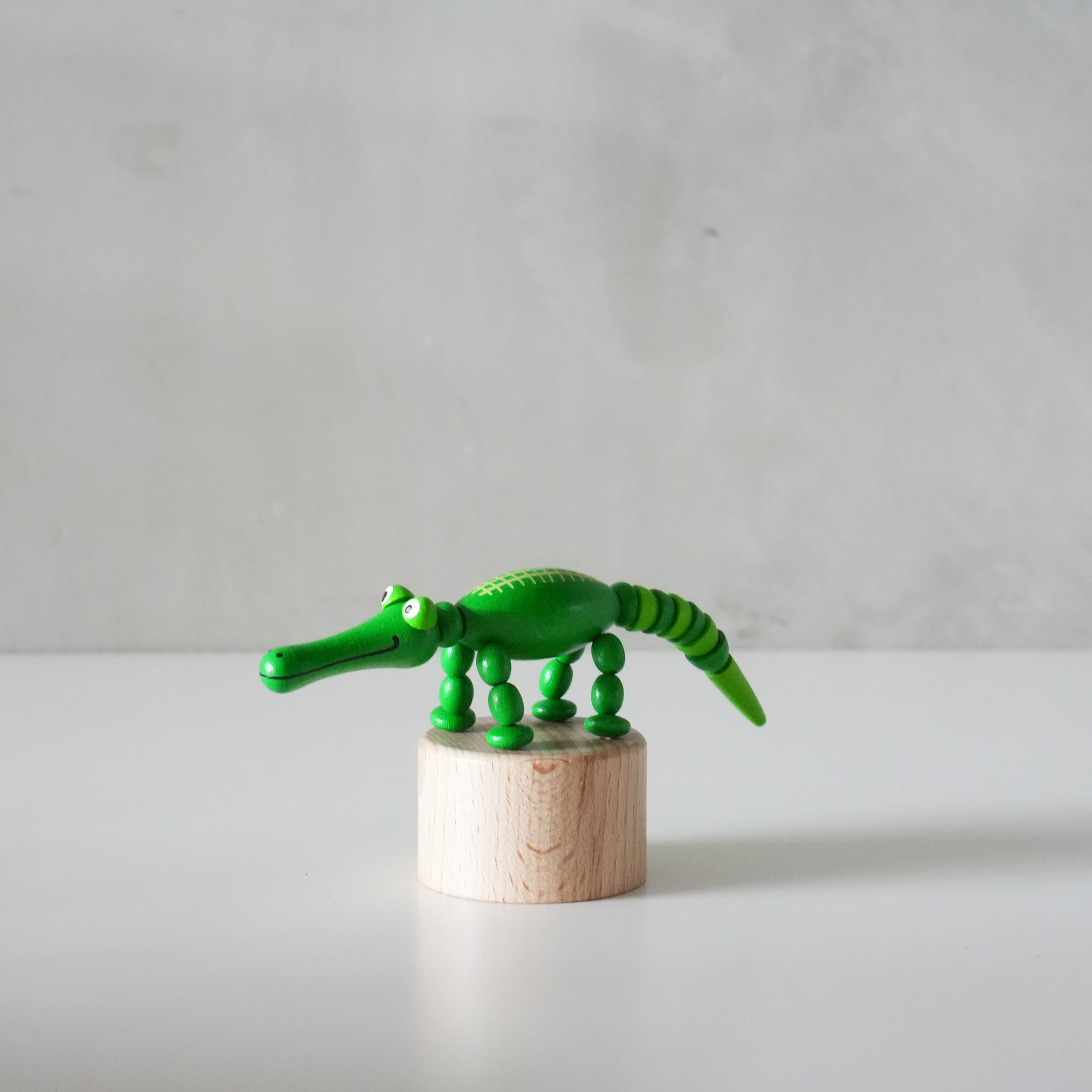DETOA Wooden Push Up Toy Alligator