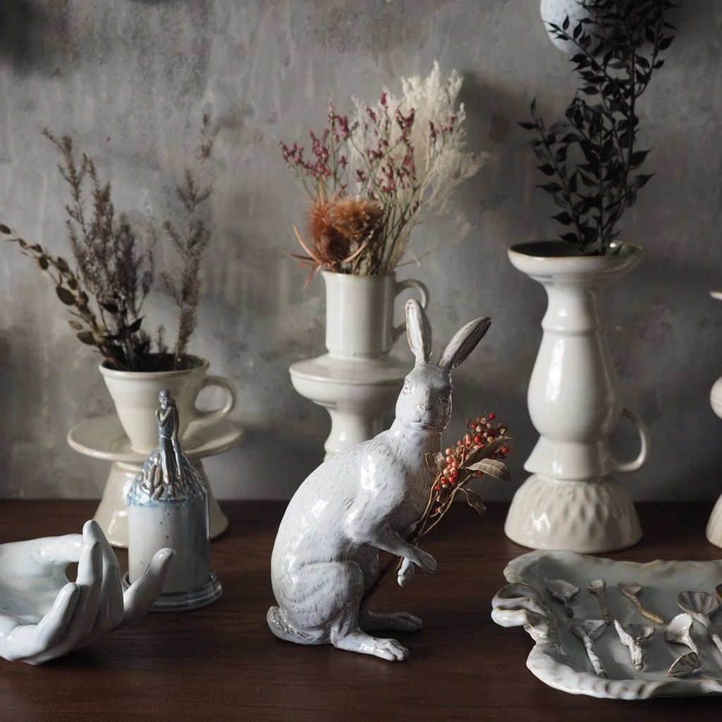 Curious Hare White PP-023-05