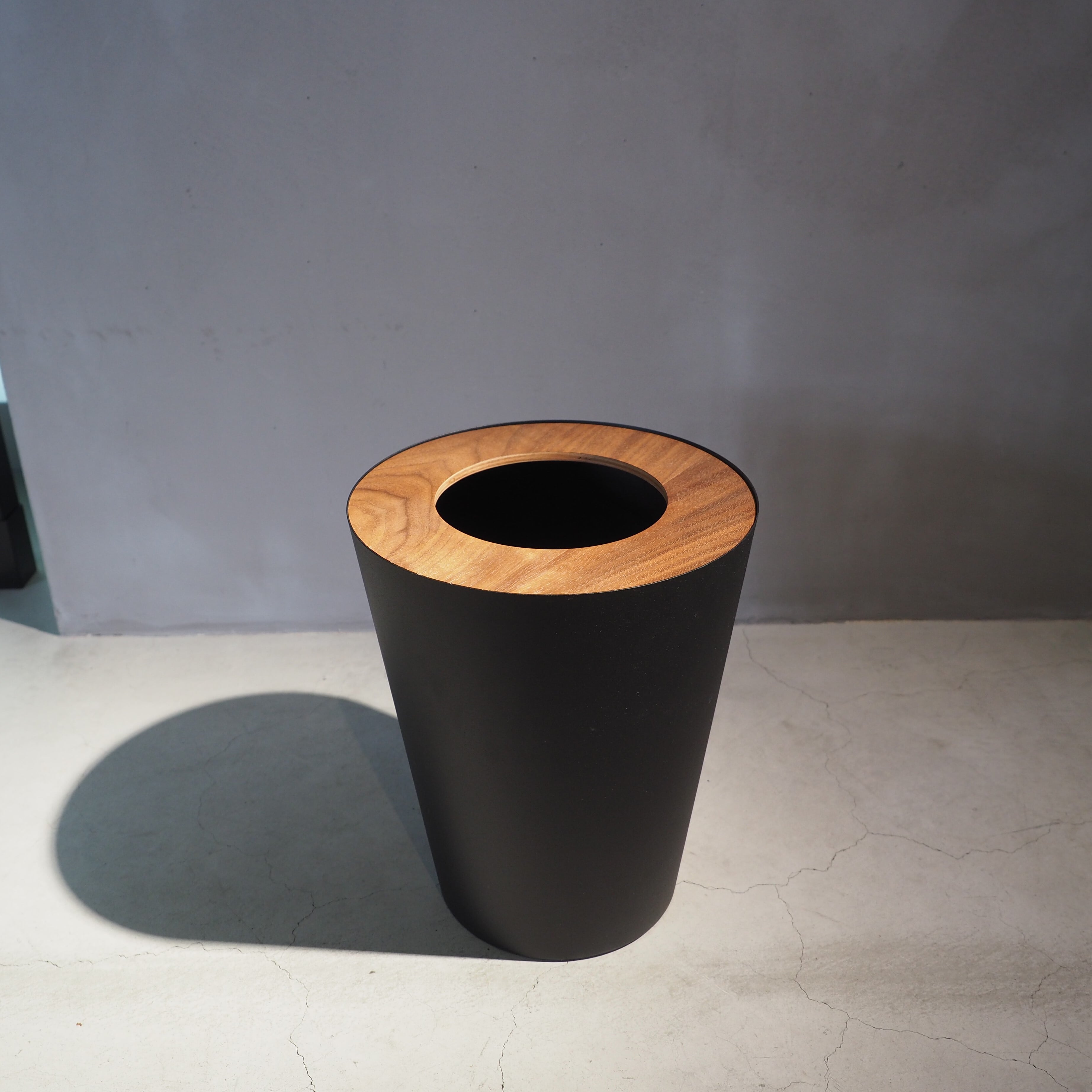 Trash Can, Round, Black