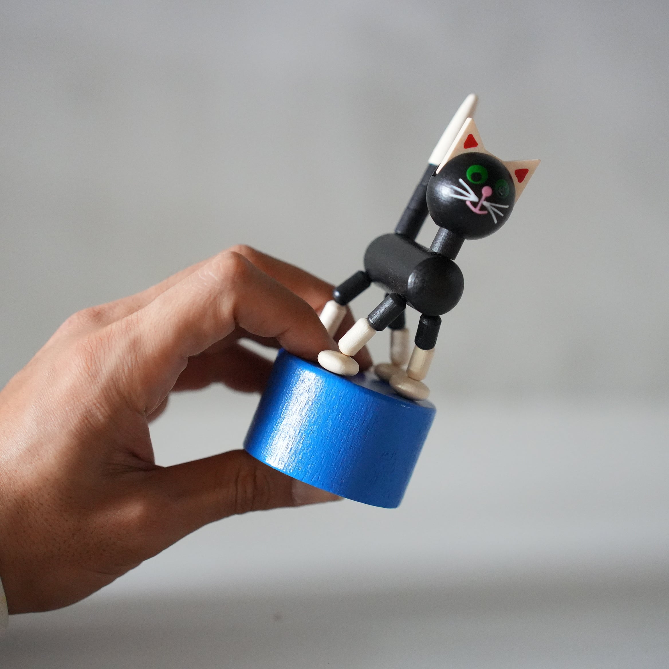 DETOA Wooden Push Up Toy Black Cat