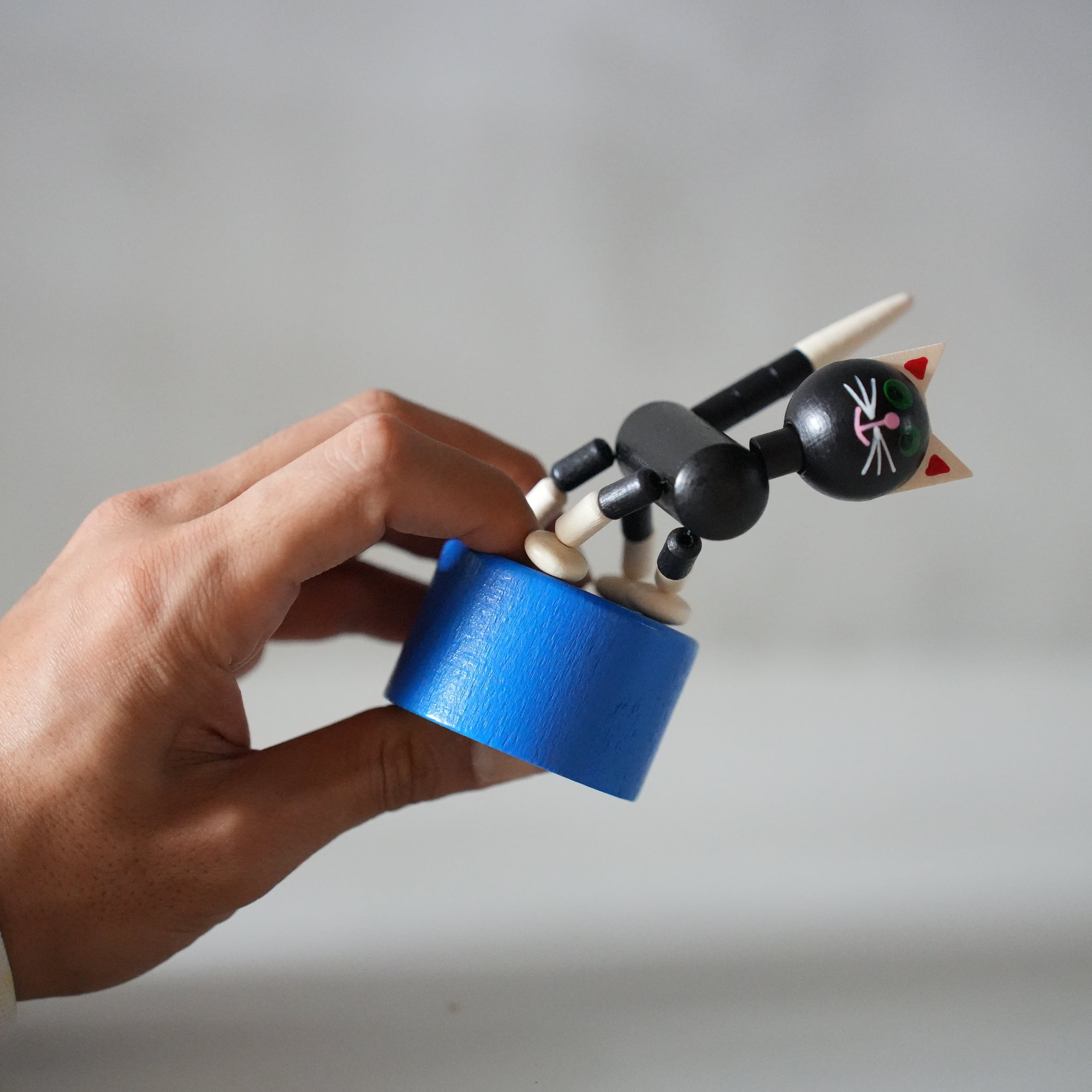 DETOA Wooden Push Up Toy Black Cat