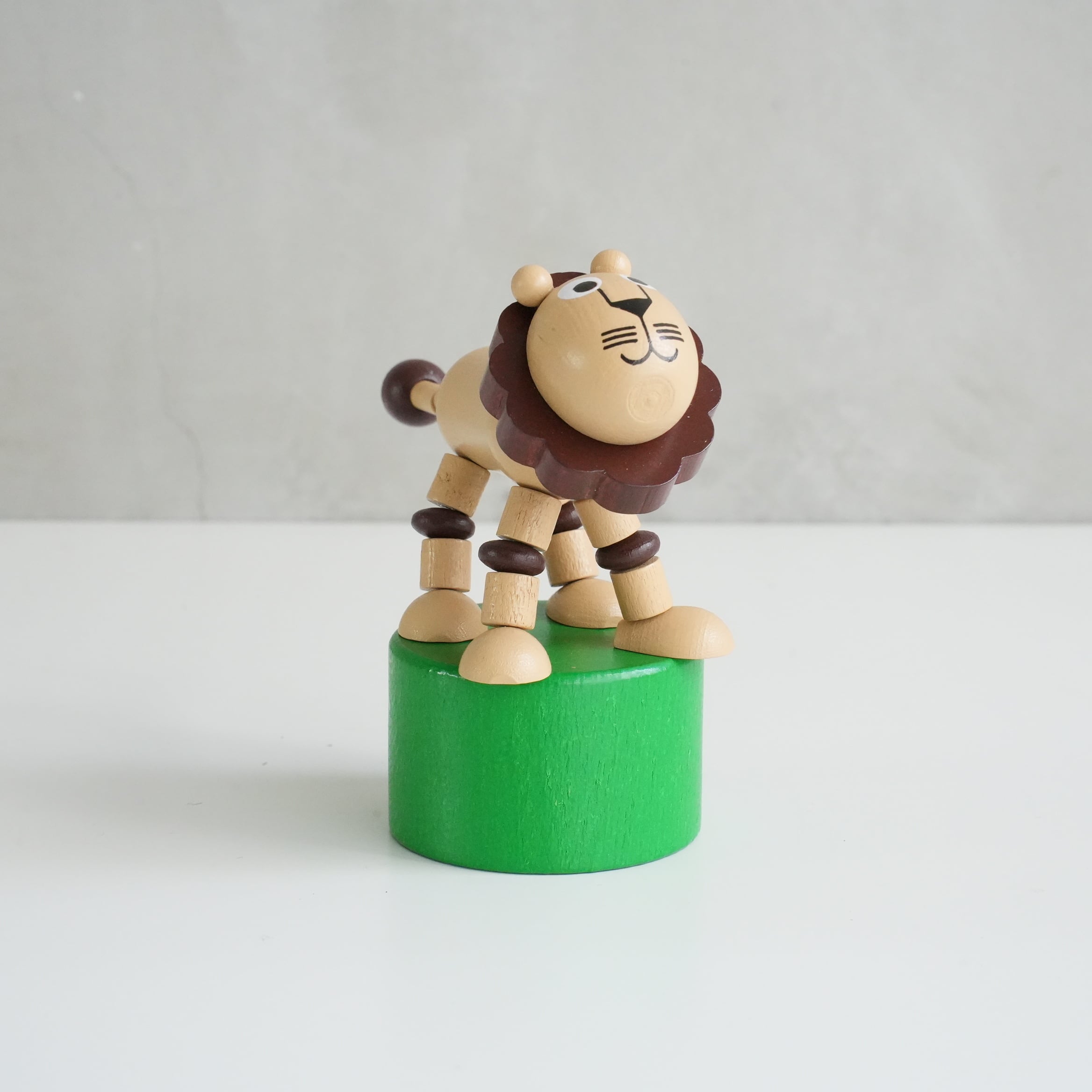 DETOA Wooden Push Up Toy Lion