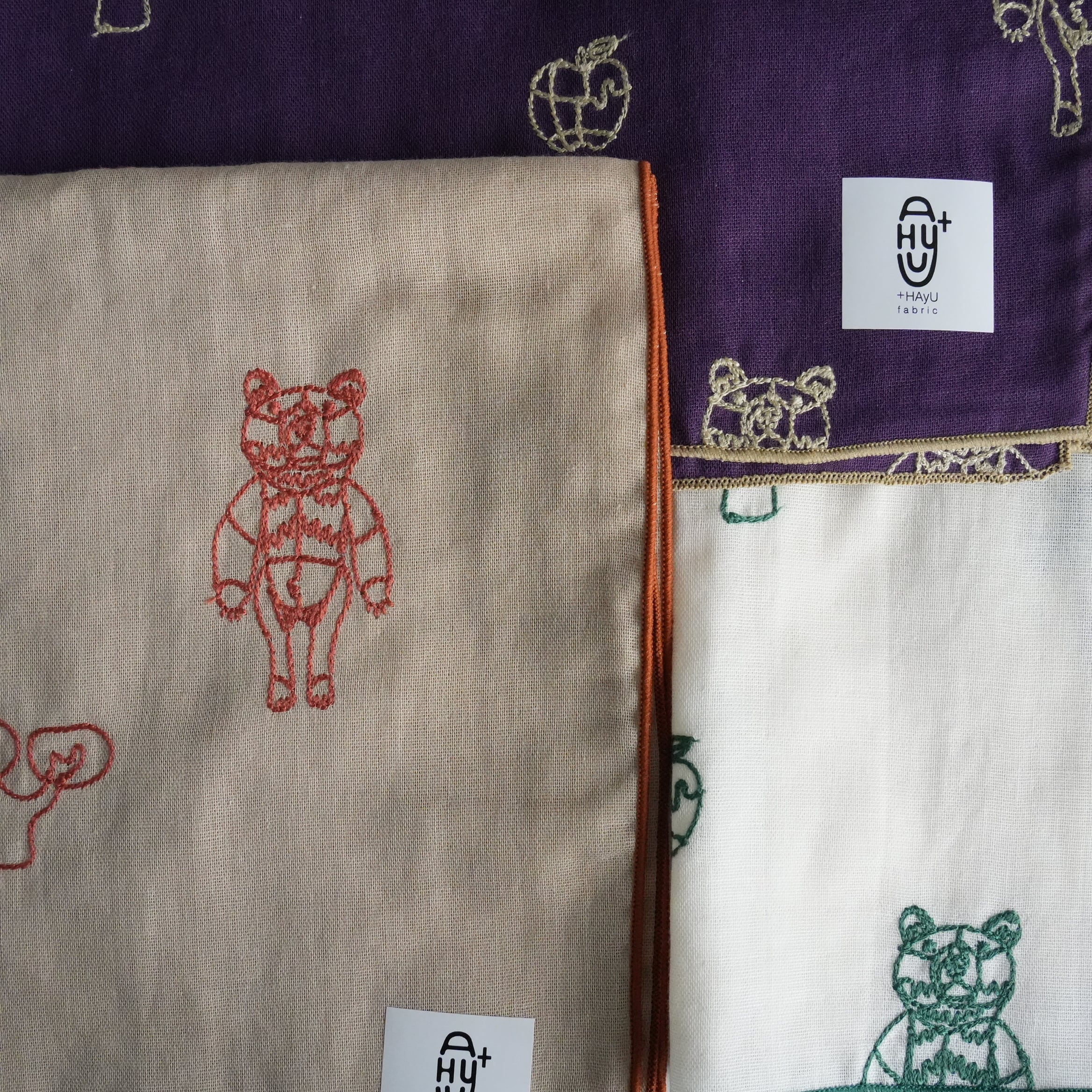 HAyU Double Gauze Handkerchief Bear & Apple