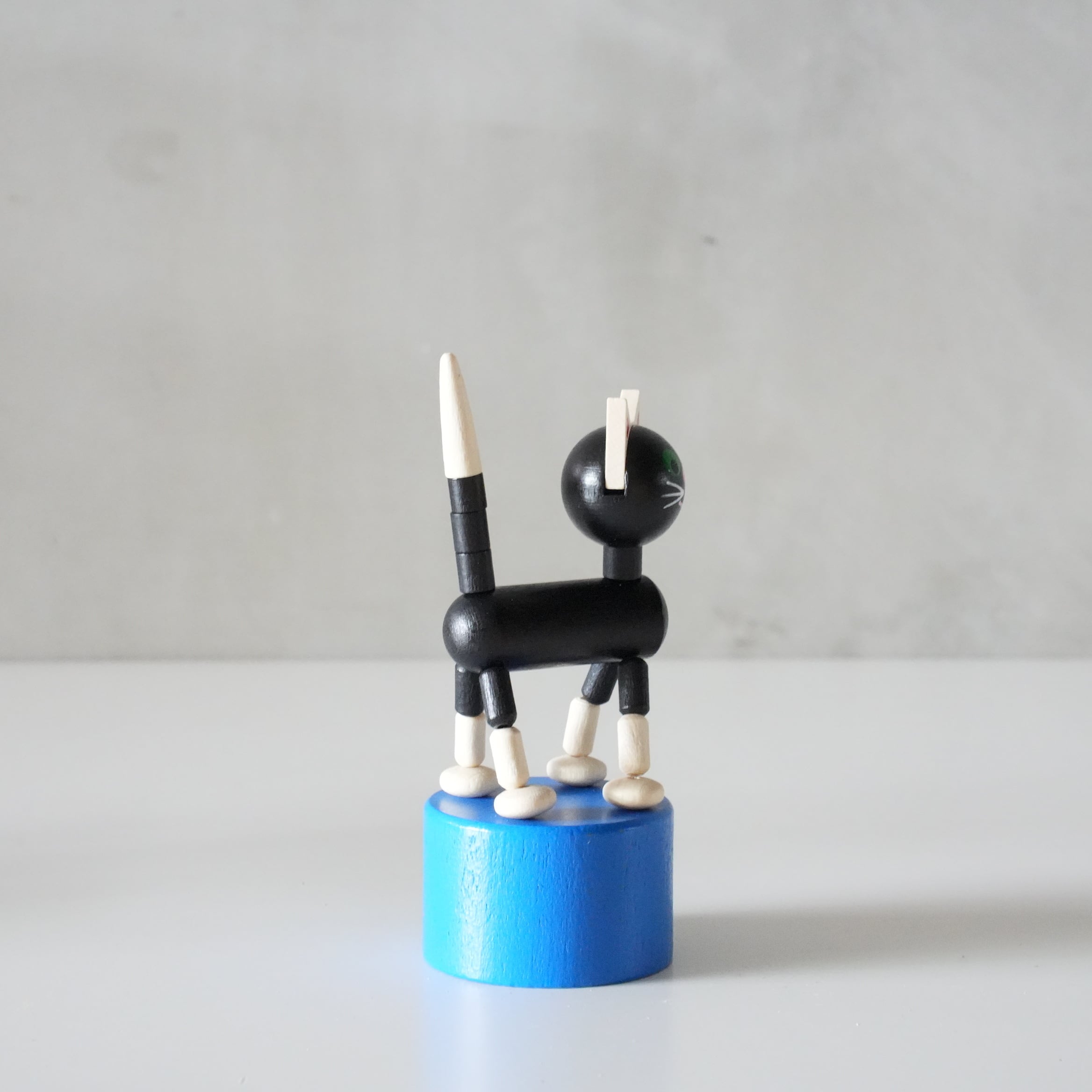 DETOA Wooden Push Up Toy Black Cat