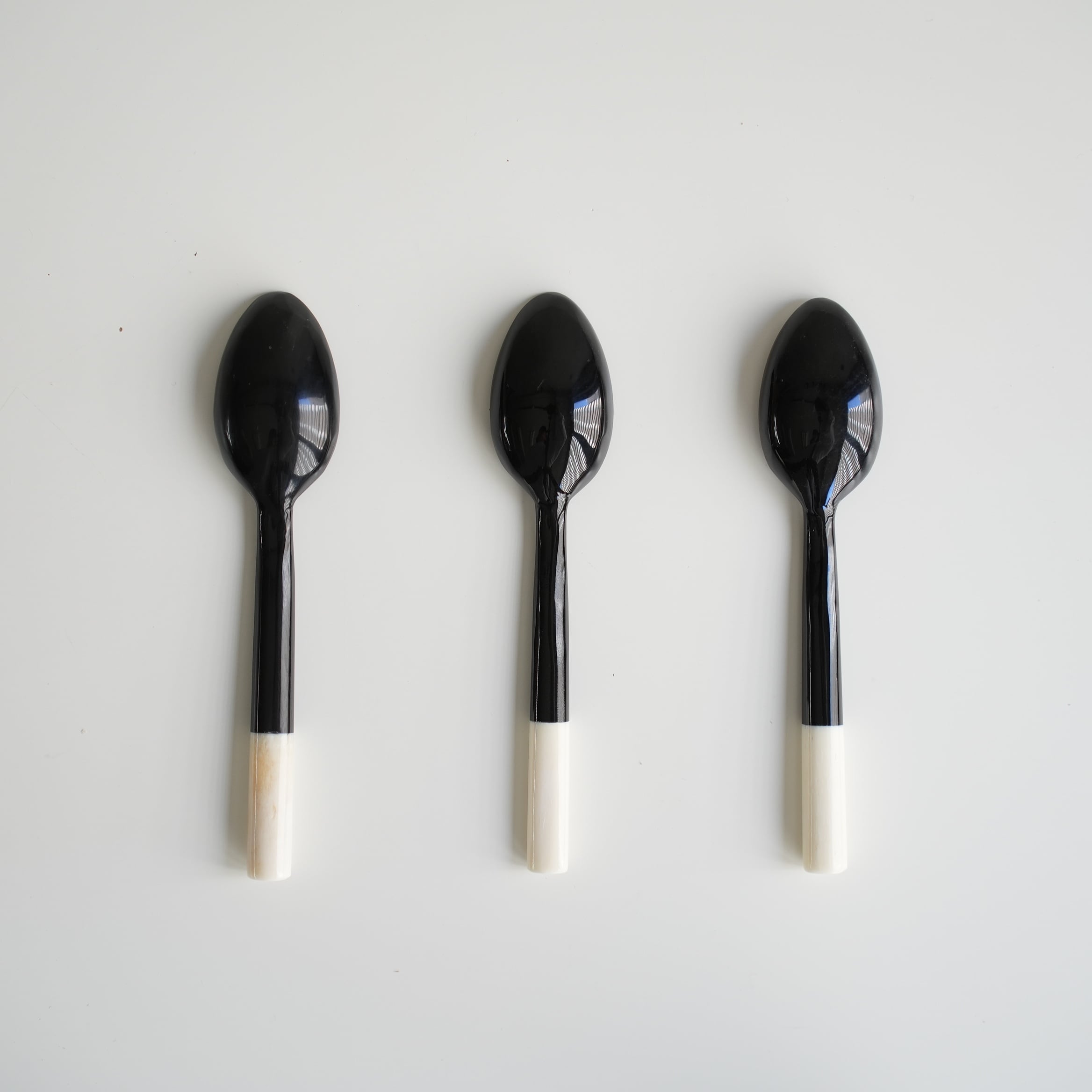 Sarah Petherick Egg Spoon BK/WH tip
