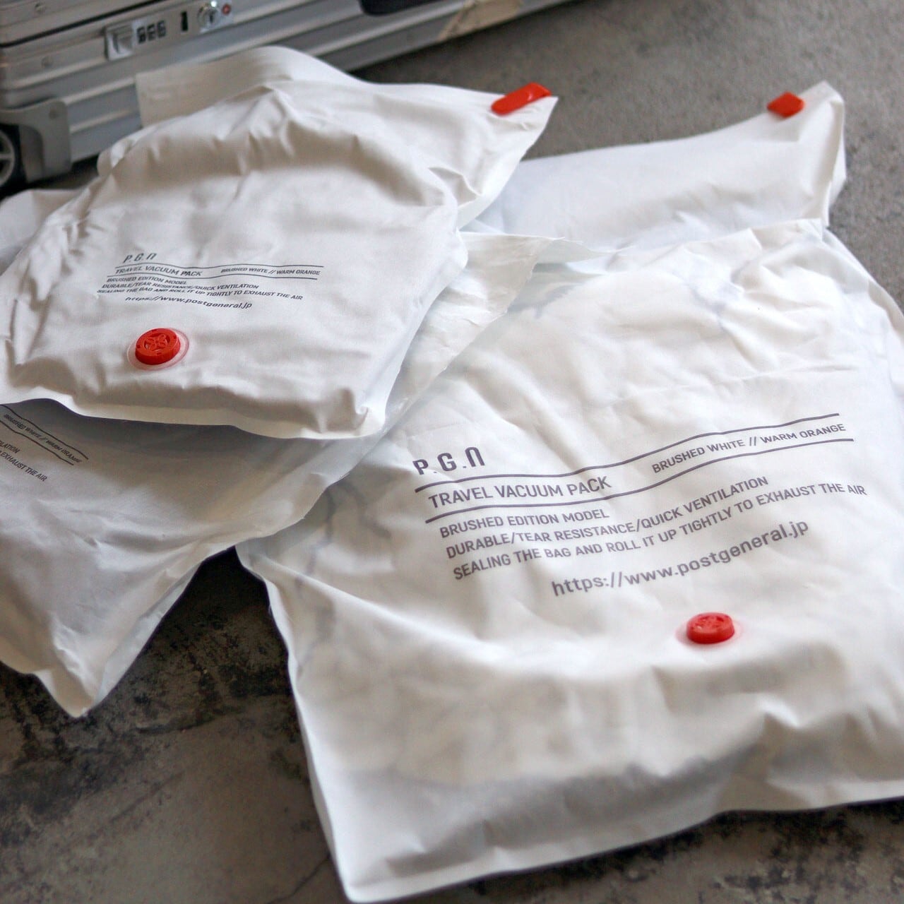 TRAVEL VACUUM PACK S White