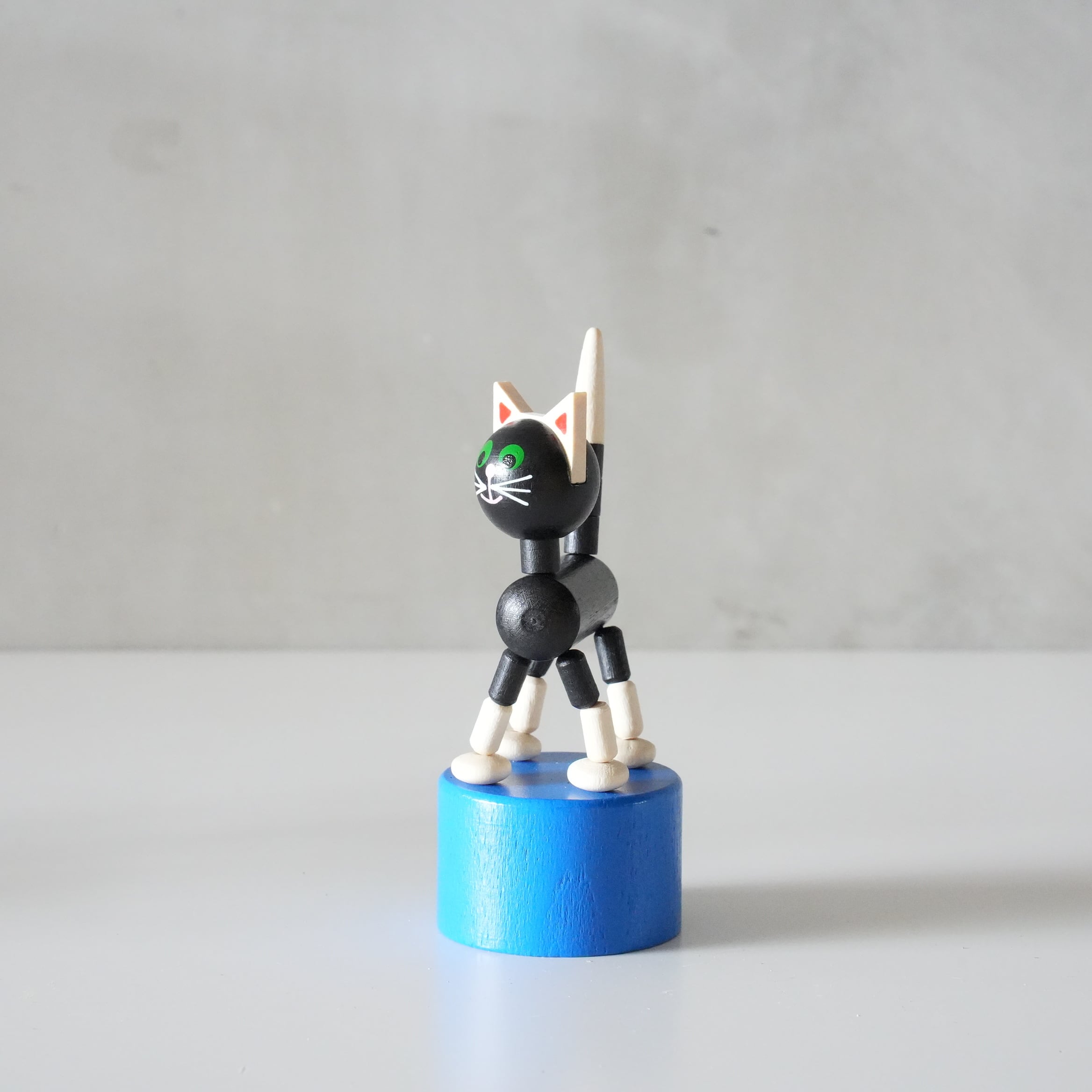 DETOA Wooden Push Up Toy Black Cat