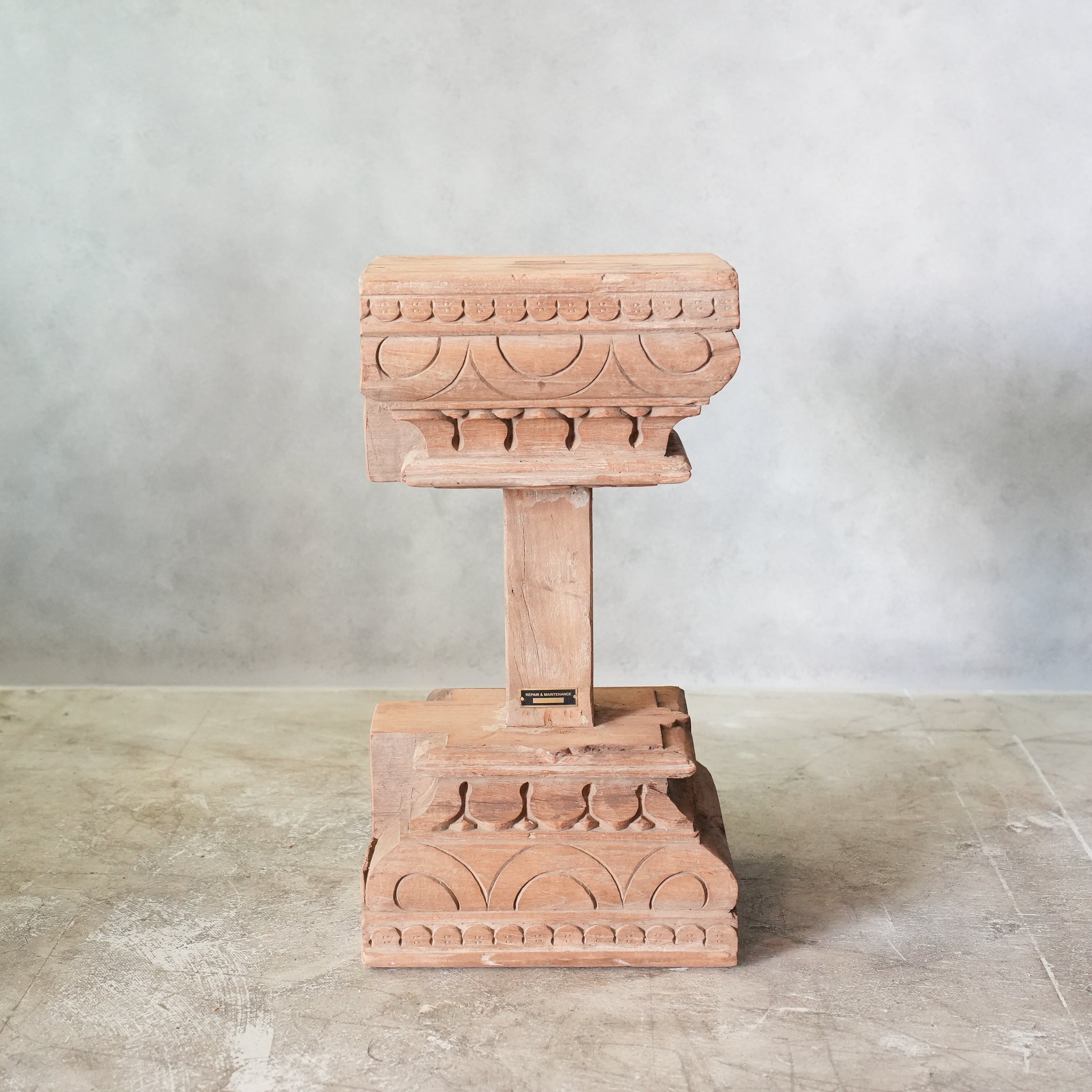 PILLAR STAND C