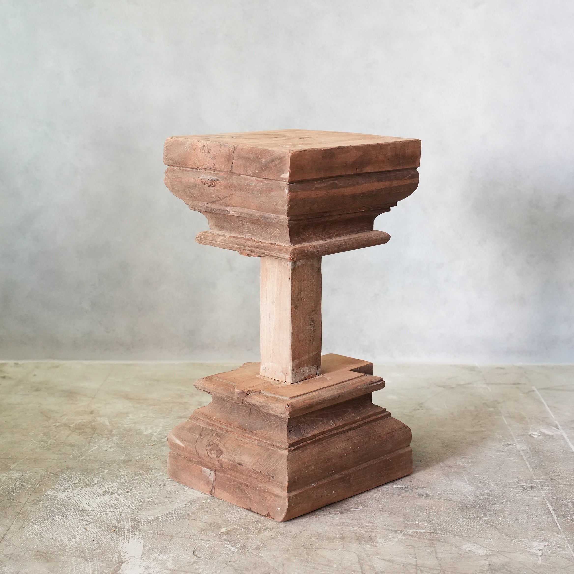 PILLAR STAND C