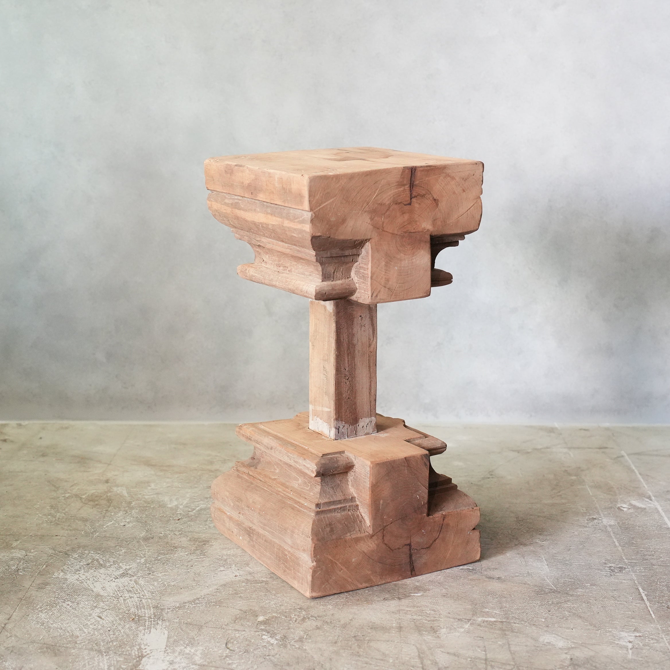 PILLAR STAND C