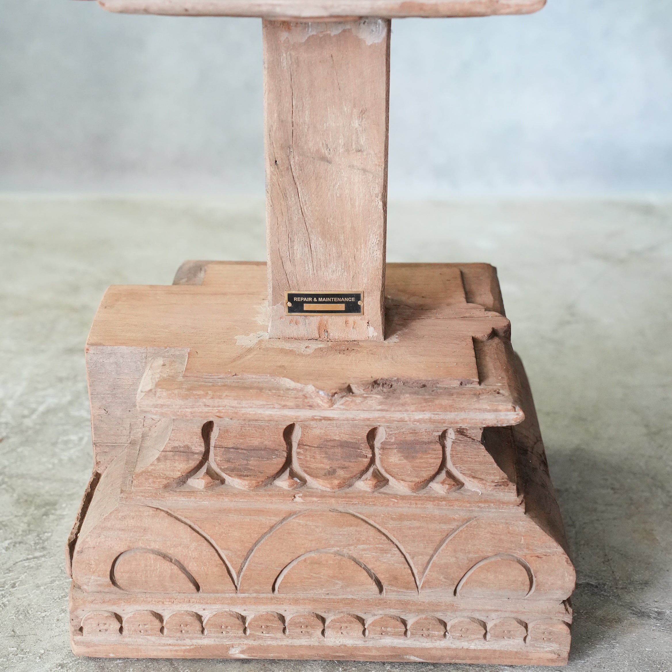 PILLAR STAND C