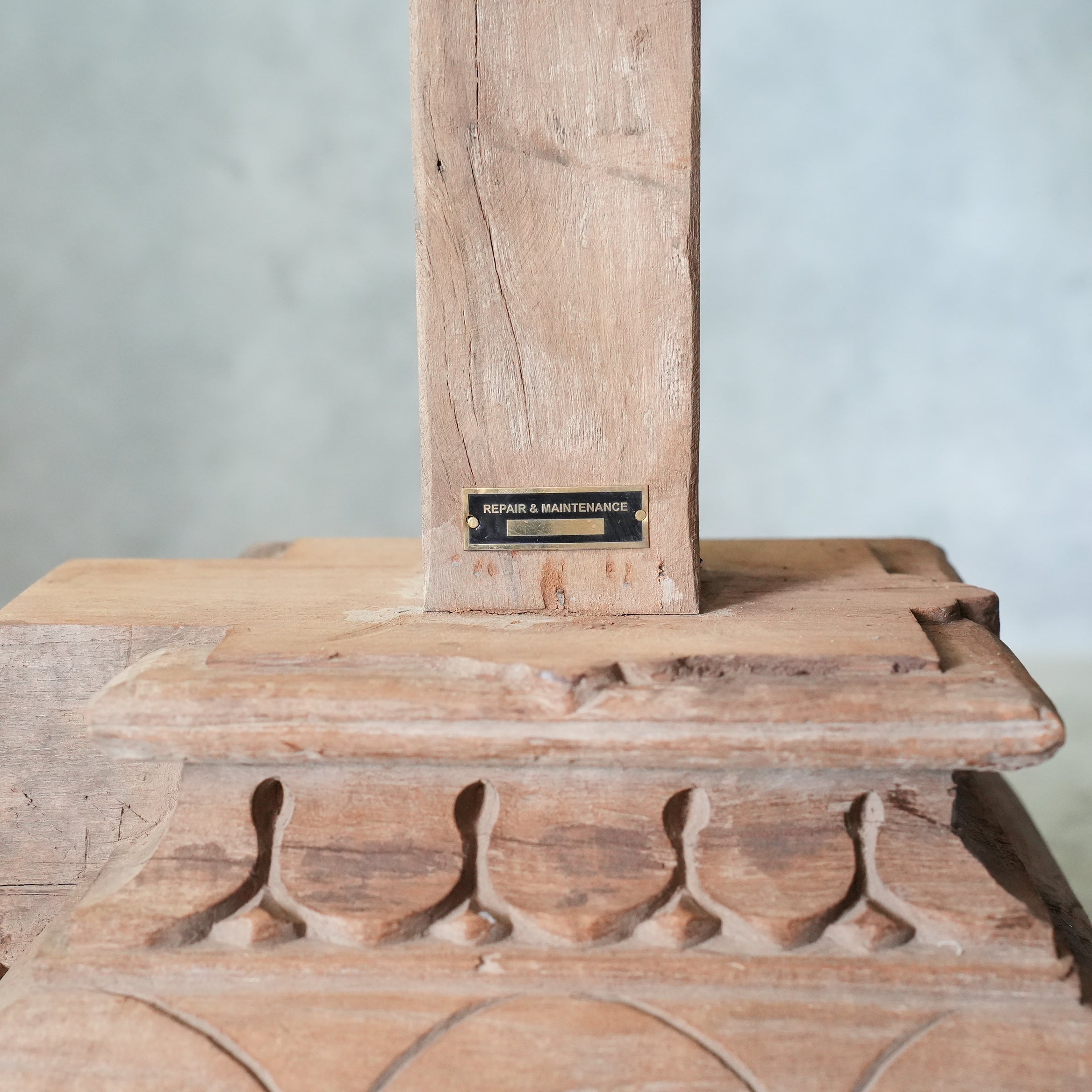PILLAR STAND C