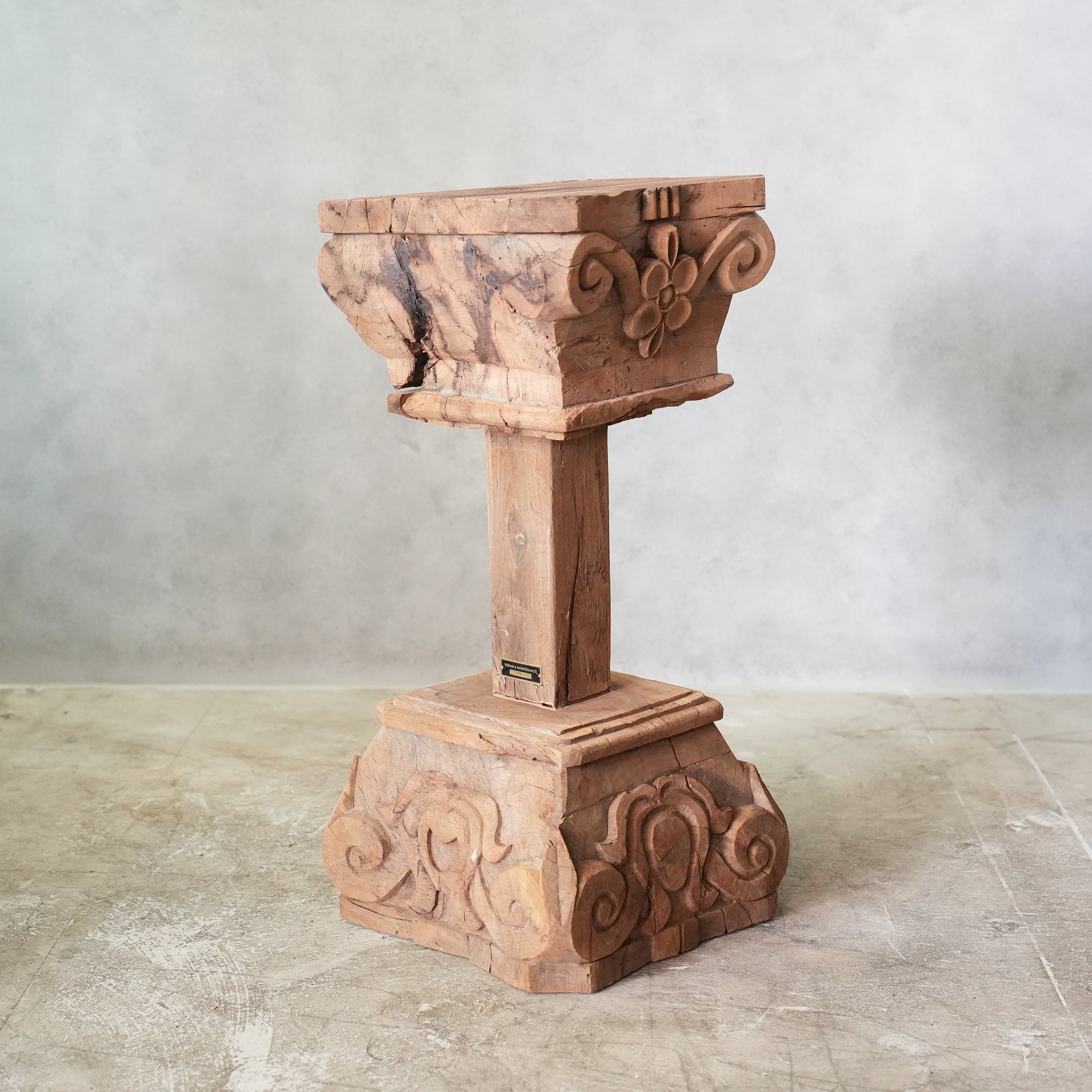 PILLAR STAND D