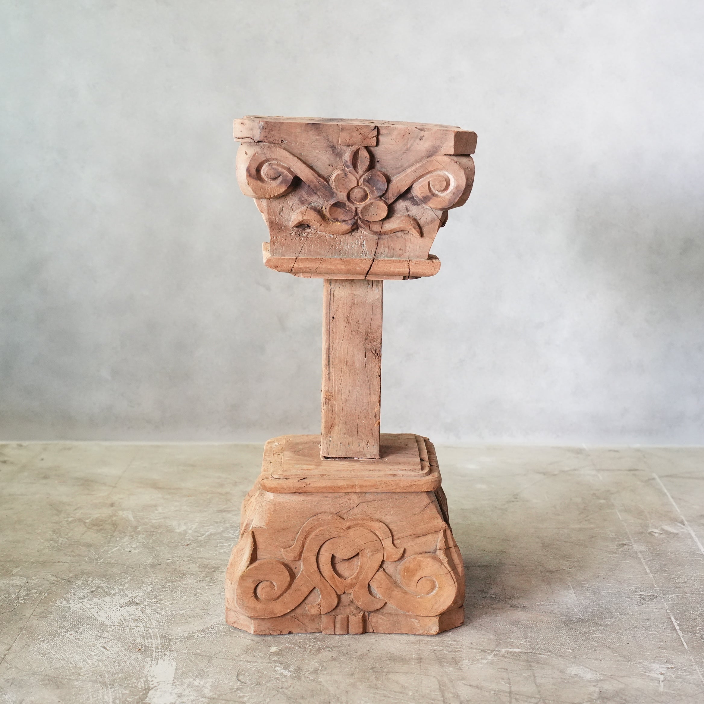PILLAR STAND D