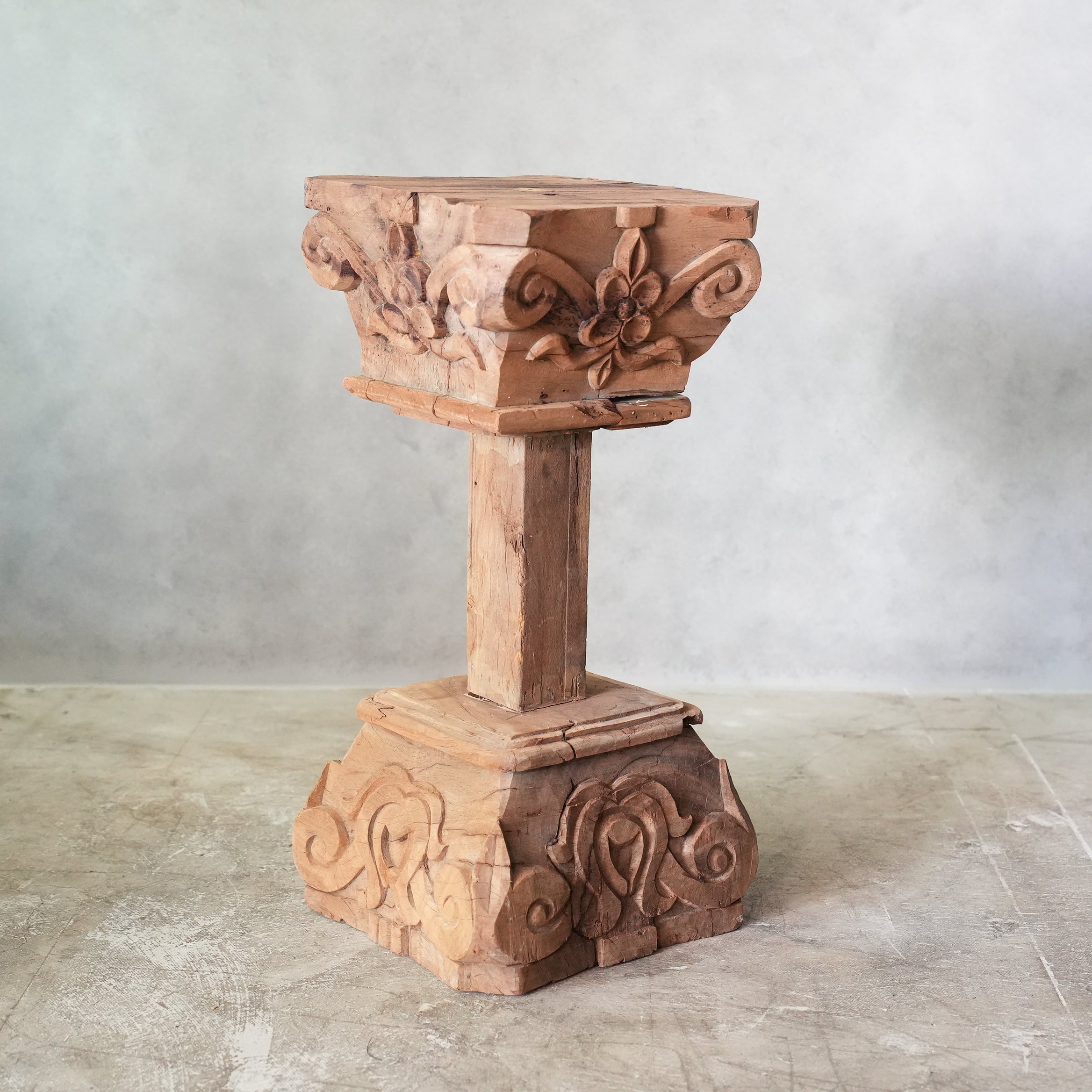 PILLAR STAND D