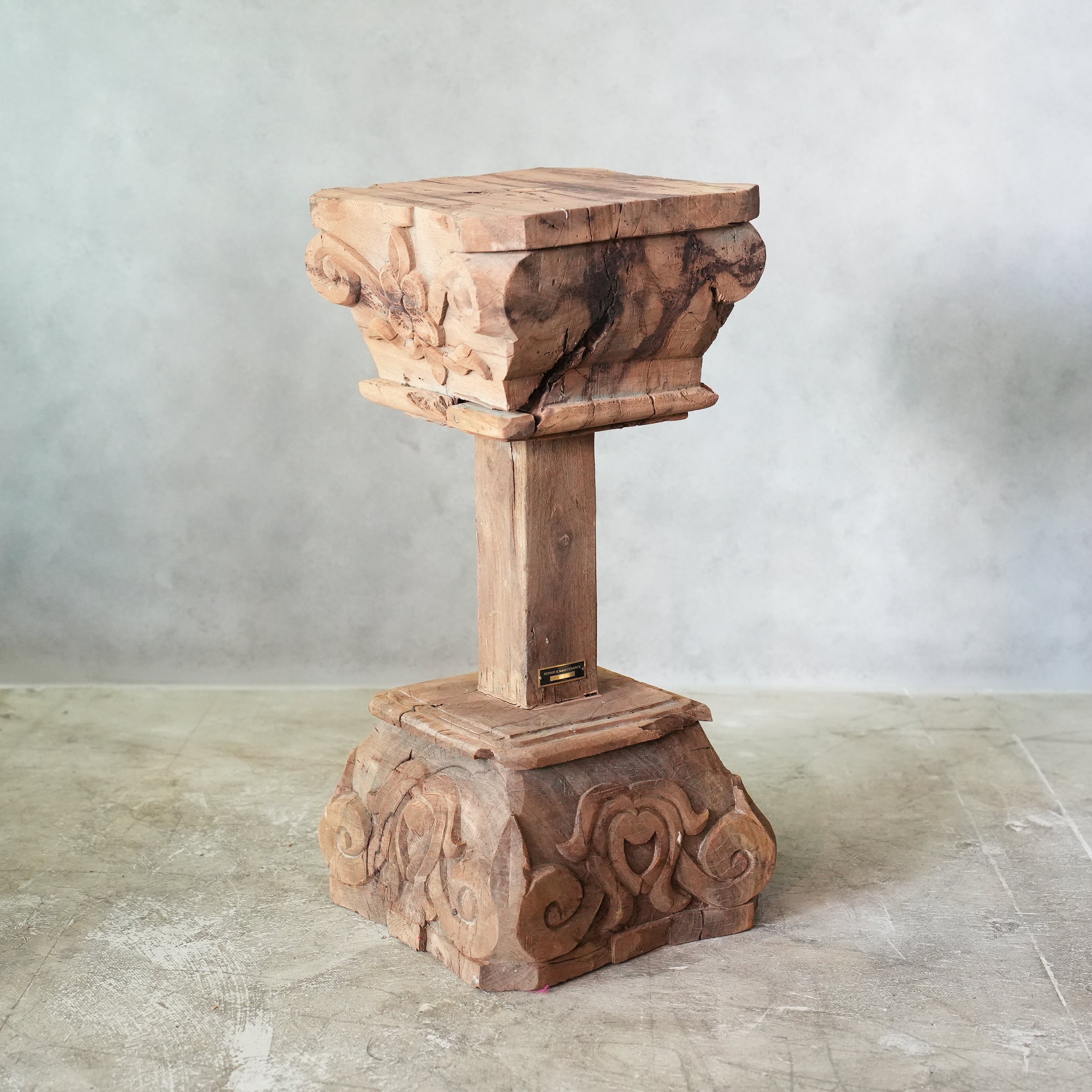 PILLAR STAND D