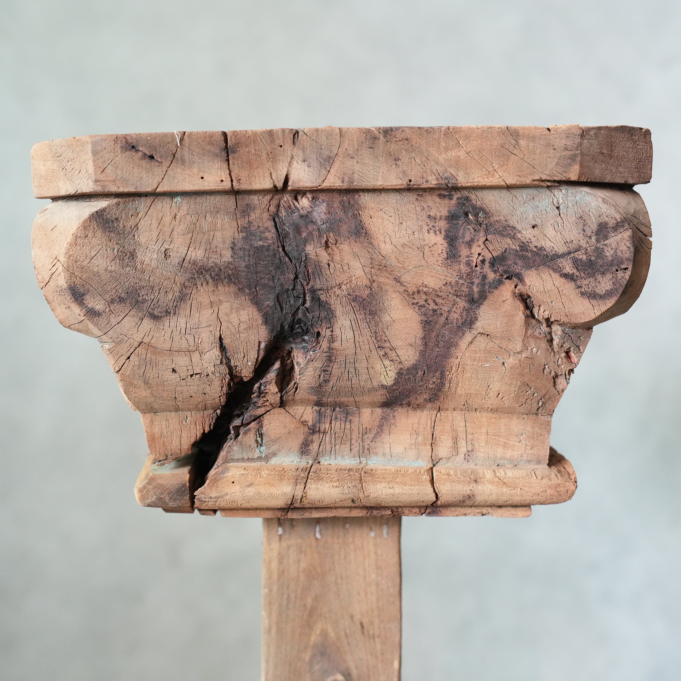 PILLAR STAND D