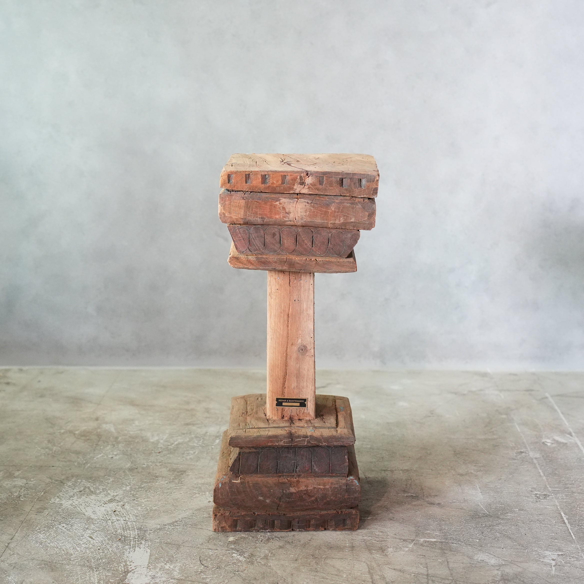 PILLAR STAND F