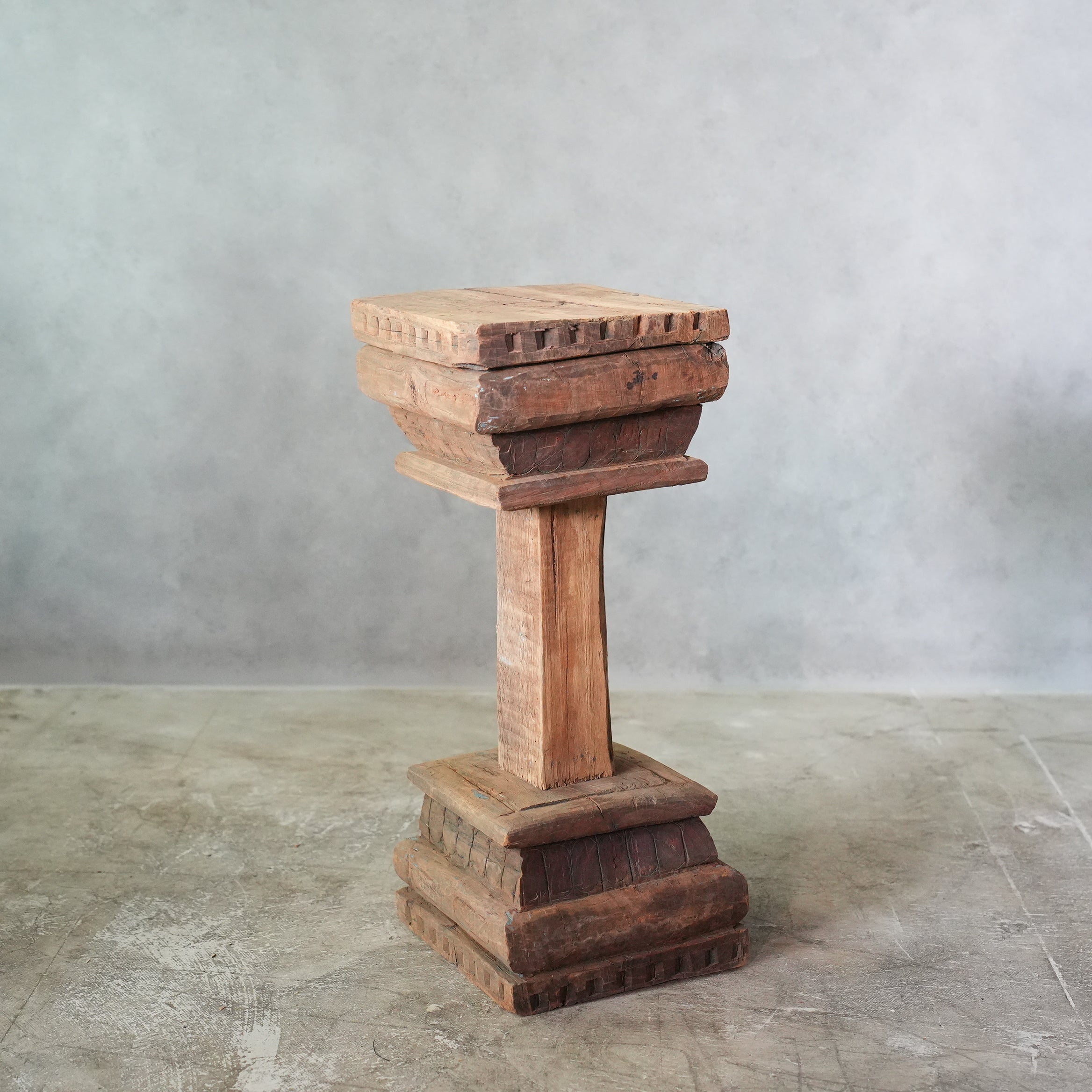 PILLAR STAND F