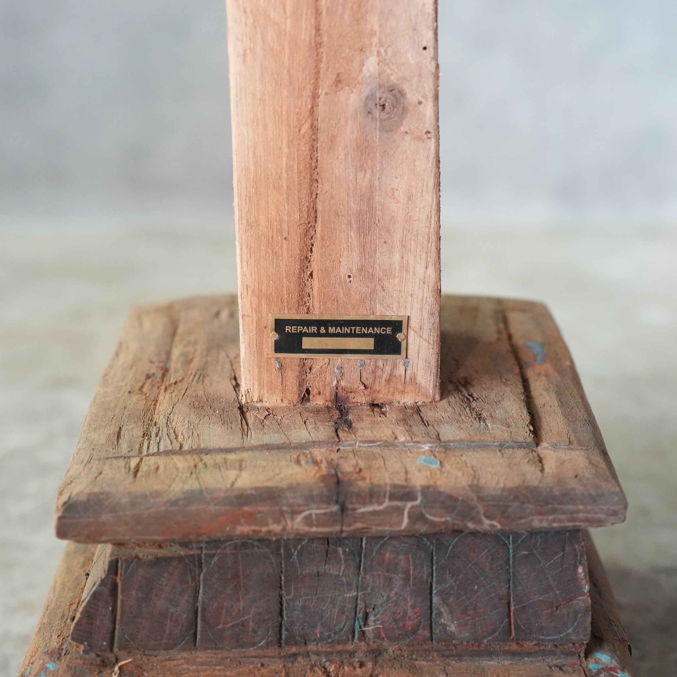 PILLAR STAND F