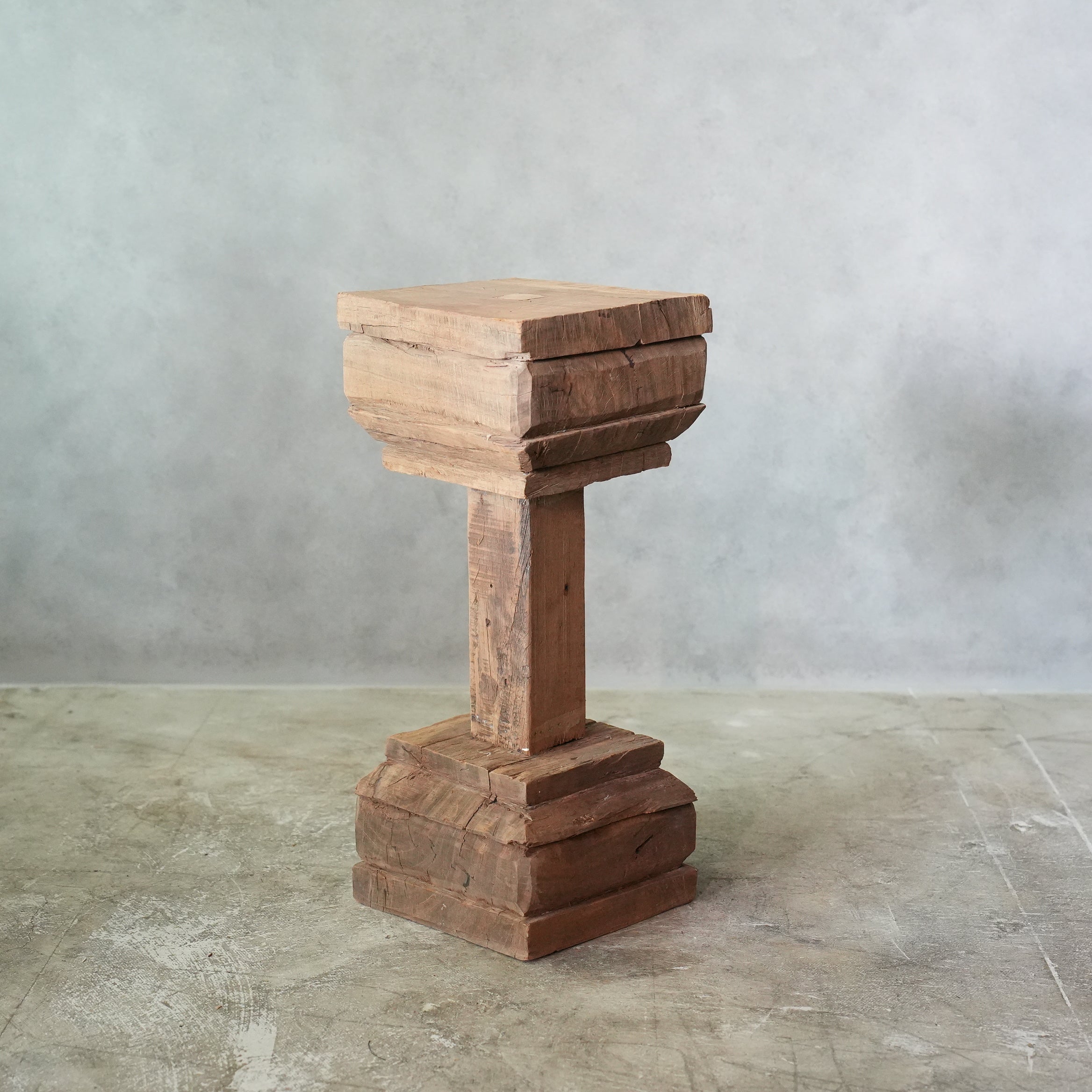 PILLAR STAND H