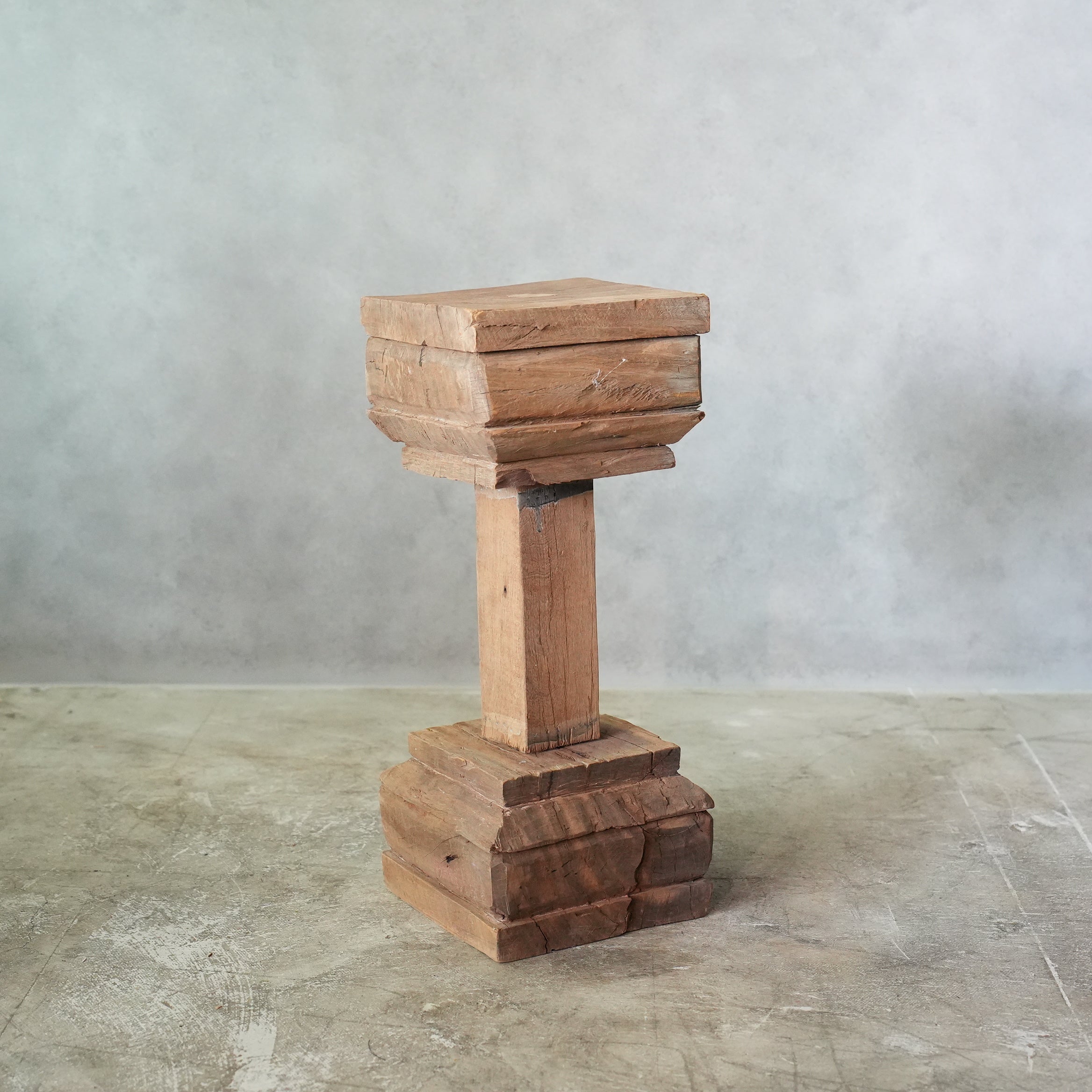PILLAR STAND H