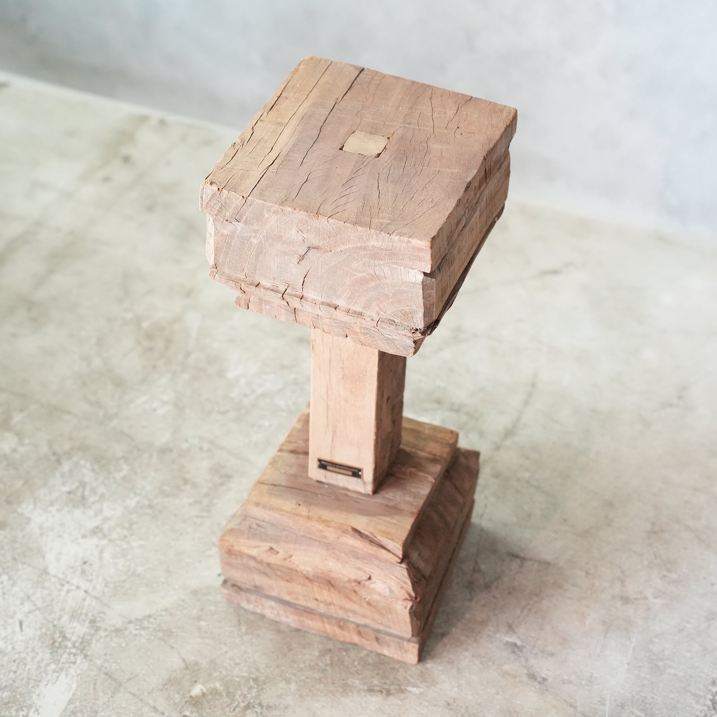 PILLAR STAND H