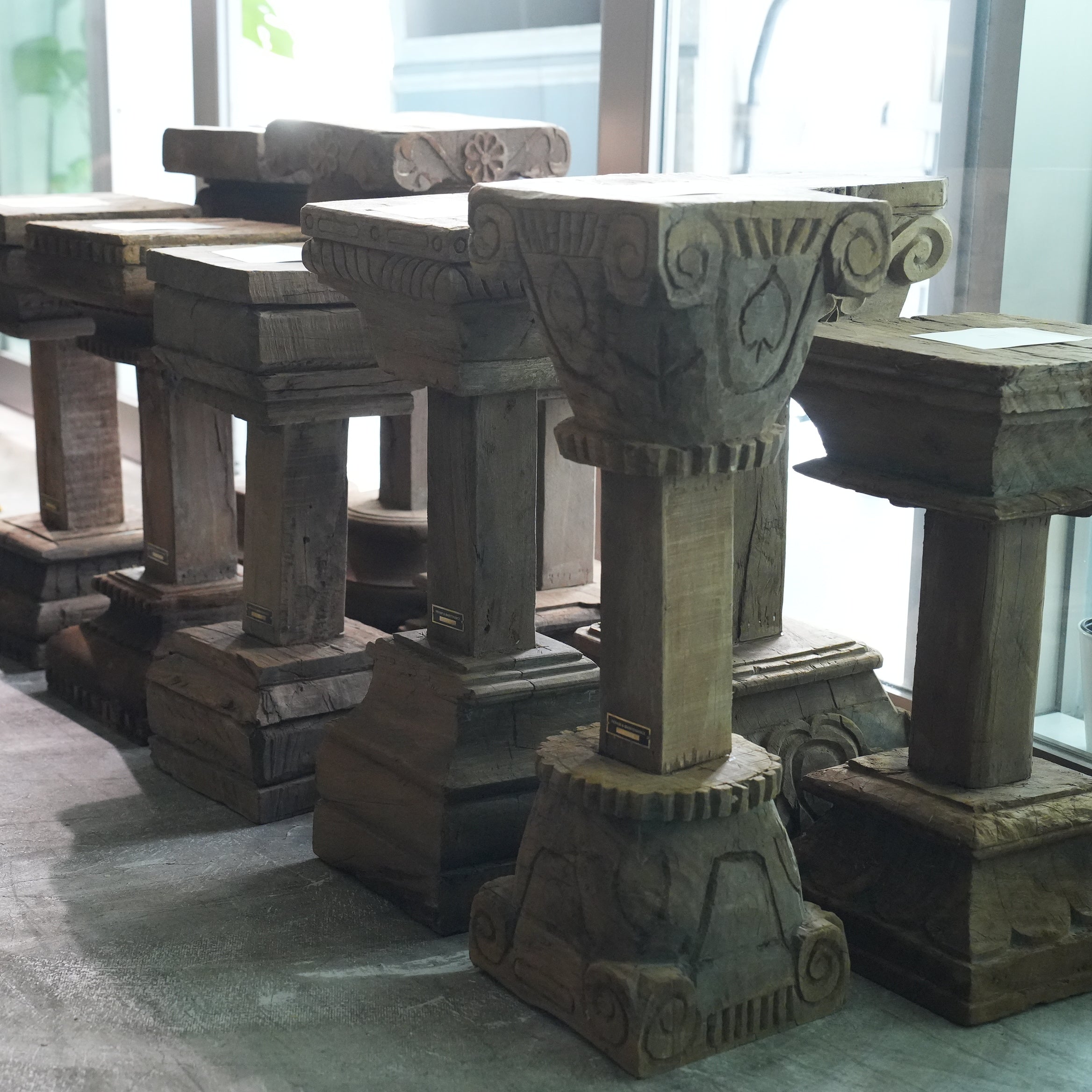PILLAR STAND H