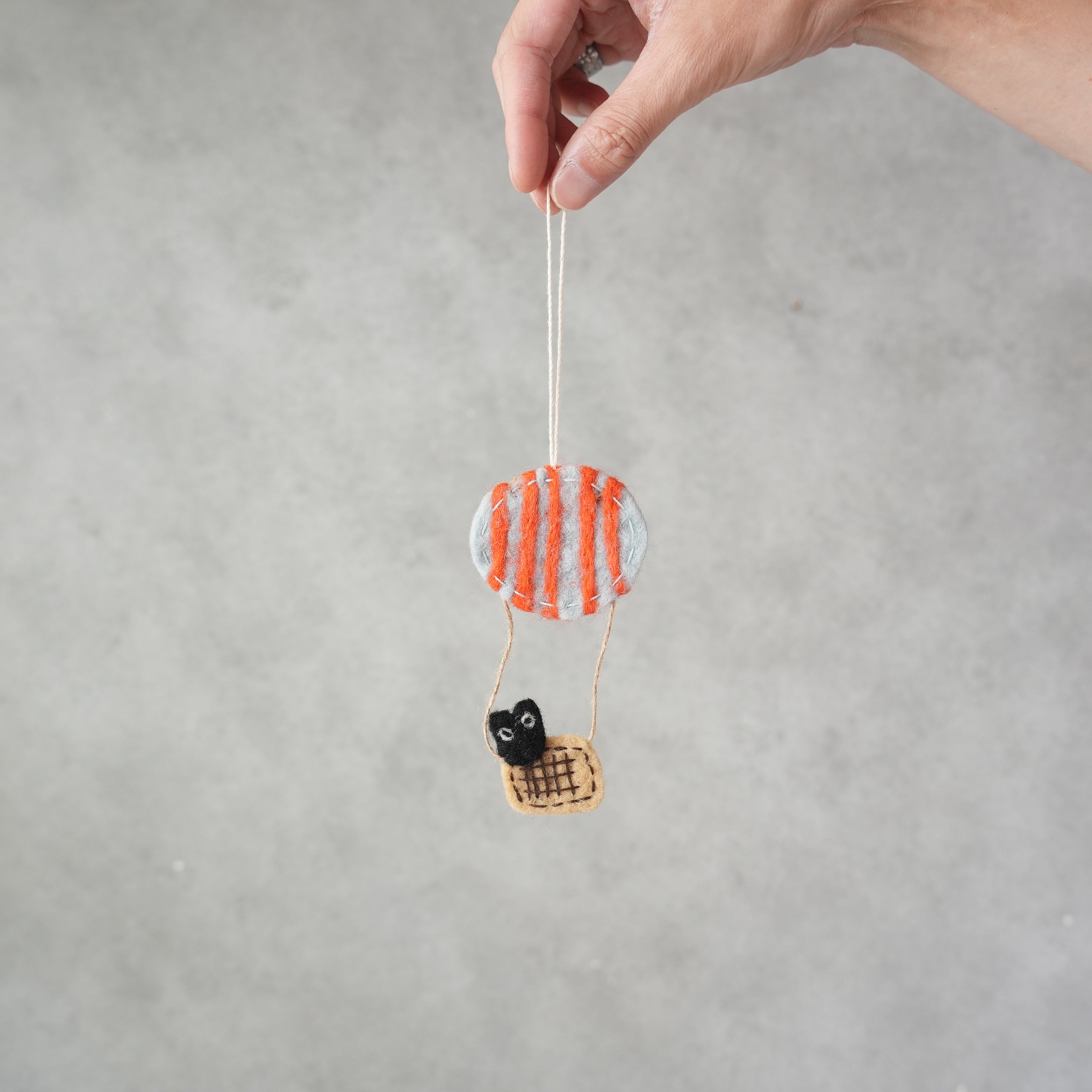 LITTLE HANGINGS air balloon