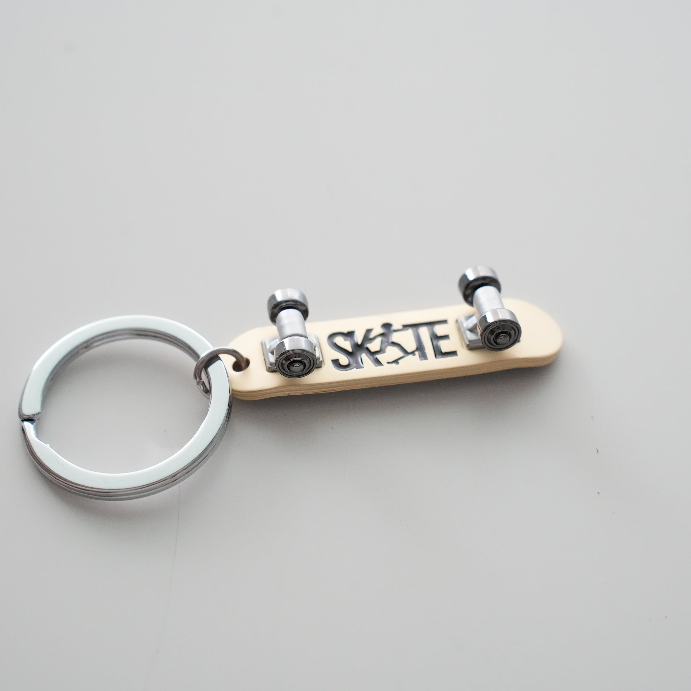 METAL KEY RING SKATEBOARD